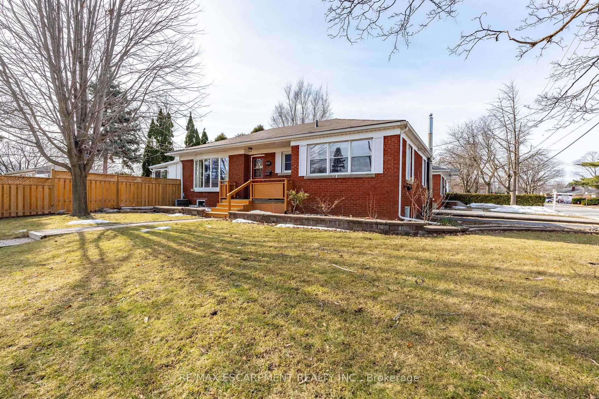 Photo 2 of 2305 Wagner Crescent, Burlington, Brant — HOMEH