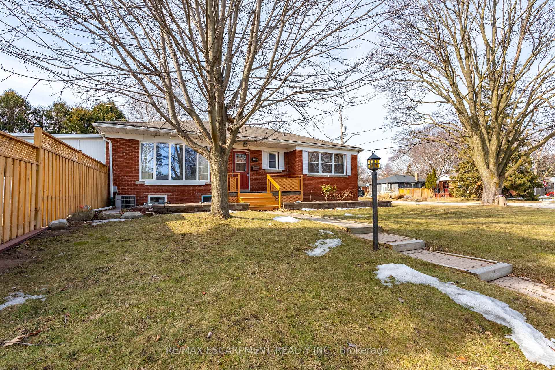 Photo 3 of 2305 Wagner Crescent, Burlington, Brant — HOMEH