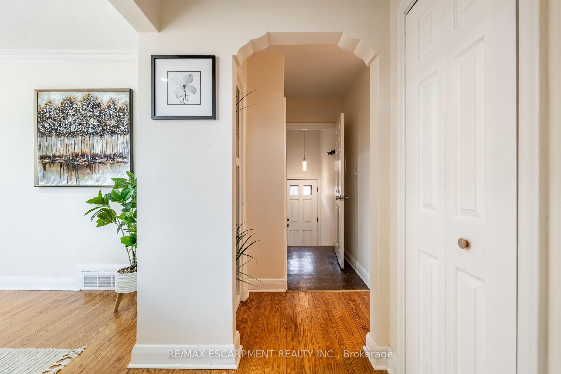 Photo 10 of 2305 Wagner Crescent, Burlington, Brant — HOMEH