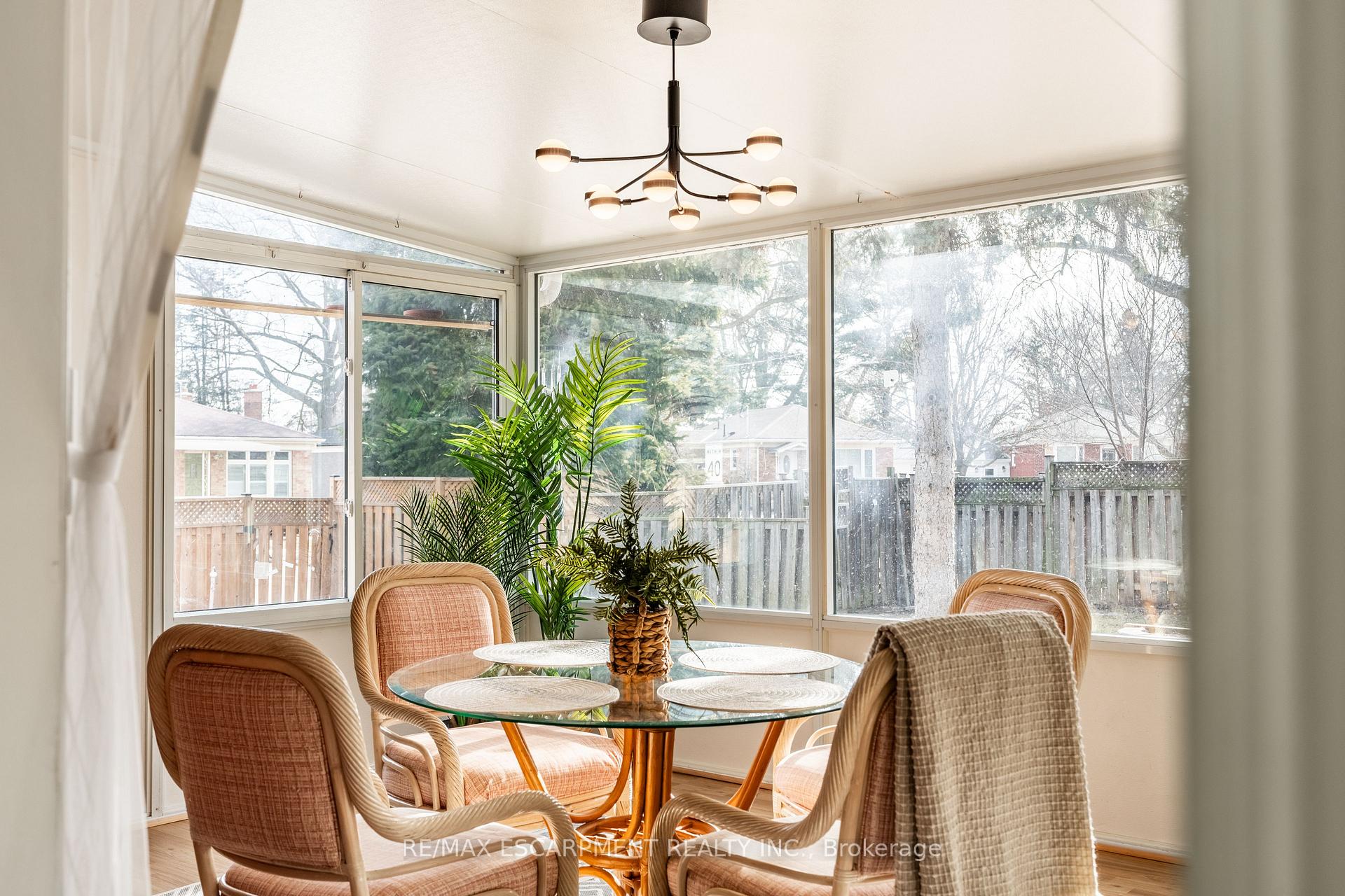 Photo 16 of 2305 Wagner Crescent, Burlington, Brant — HOMEH