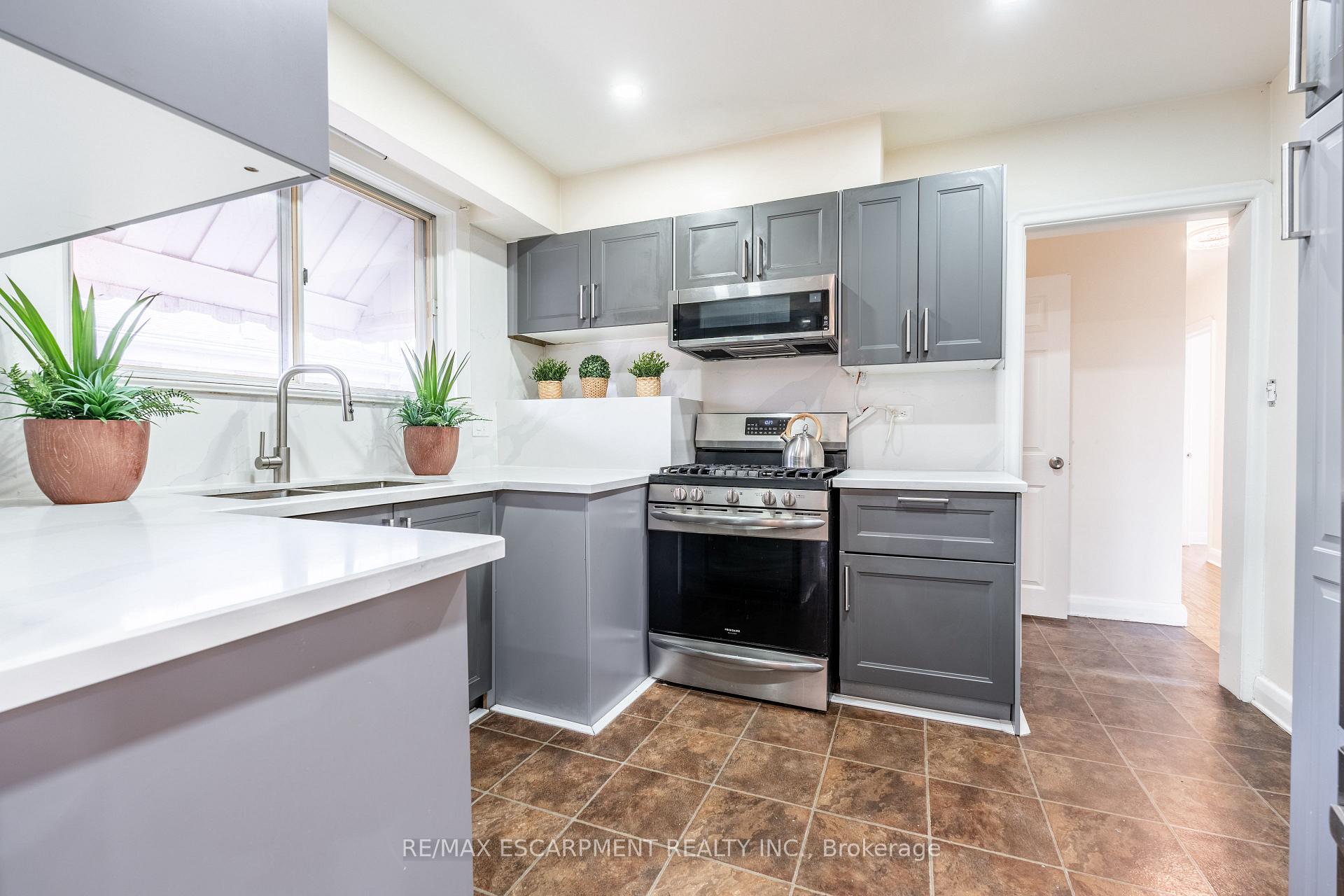 Photo 17 of 2305 Wagner Crescent, Burlington, Brant — HOMEH