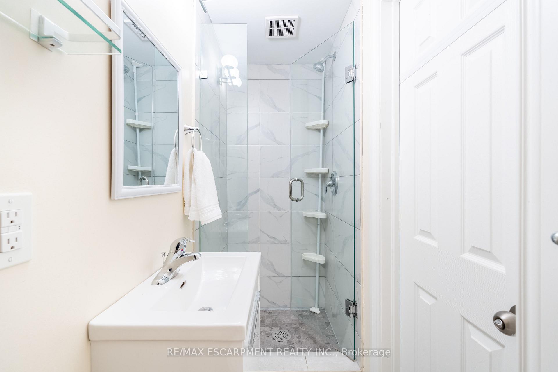 Photo 26 of 2305 Wagner Crescent, Burlington, Brant — HOMEH