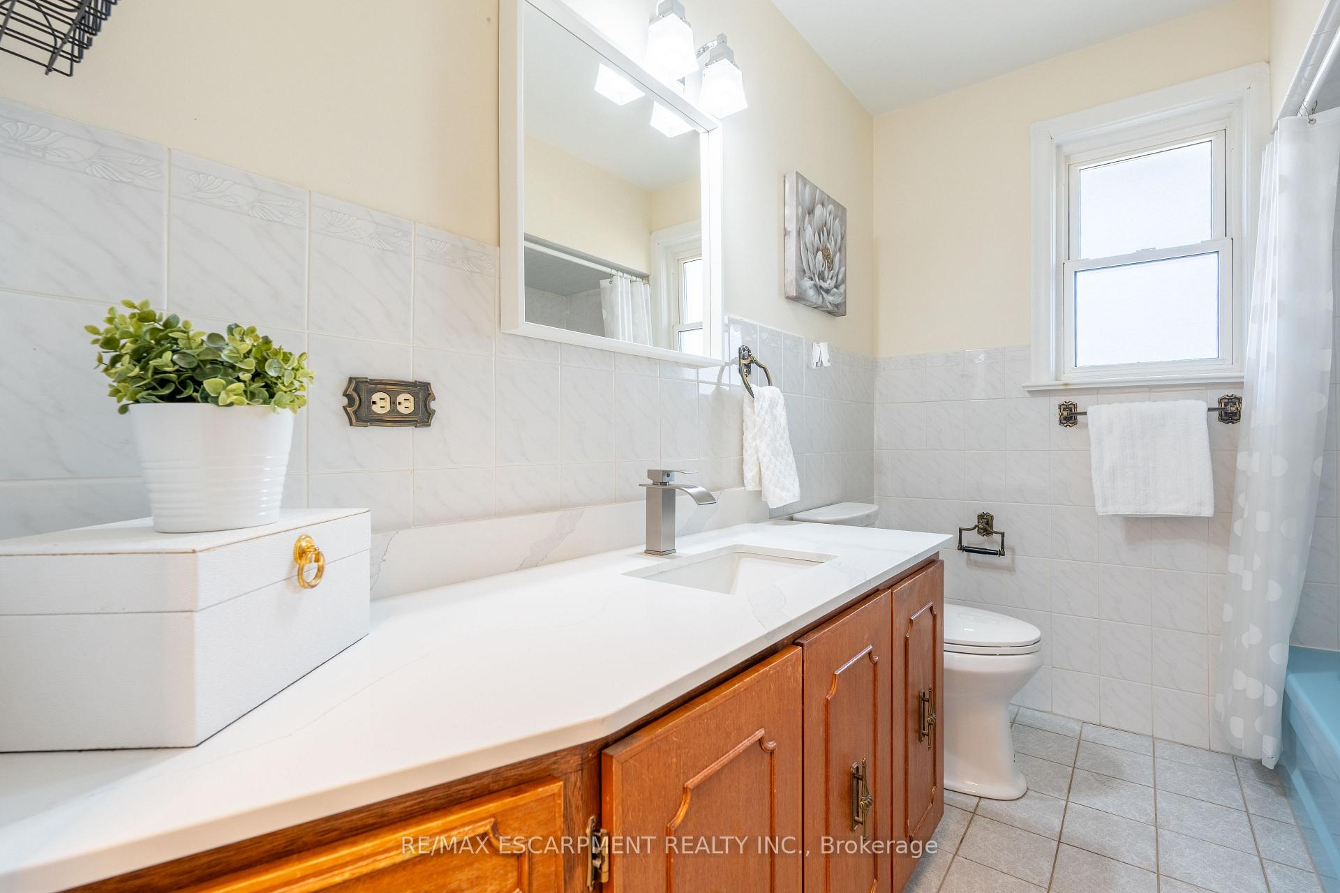Photo 31 of 2305 Wagner Crescent, Burlington, Brant — HOMEH