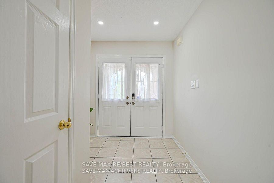 Photo 3 of 21 Riverplace Crescent, Brampton, Bram East — HOMEH