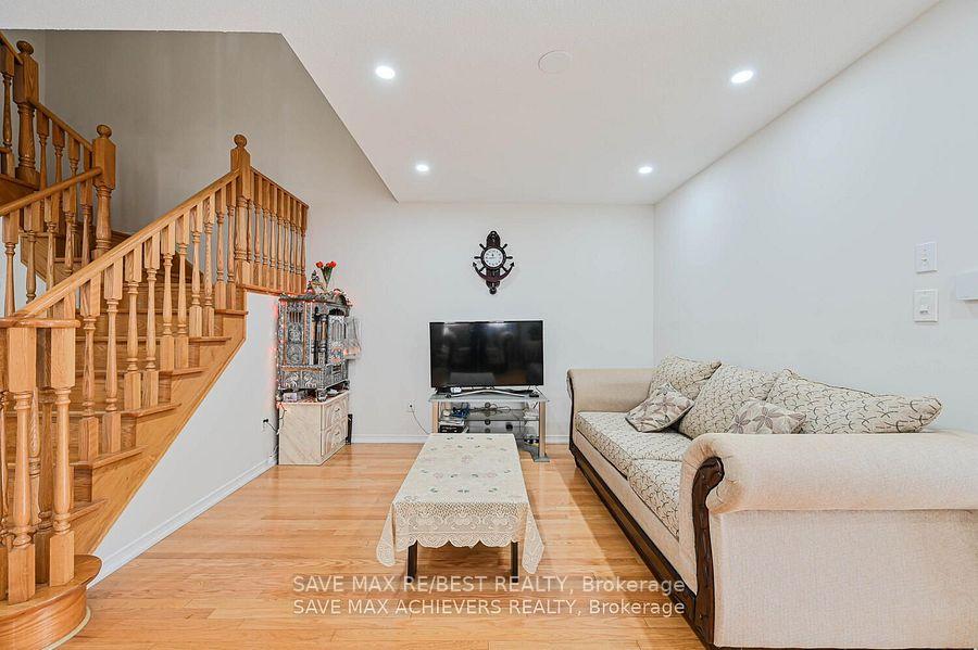 Photo 5 of 21 Riverplace Crescent, Brampton, Bram East — HOMEH
