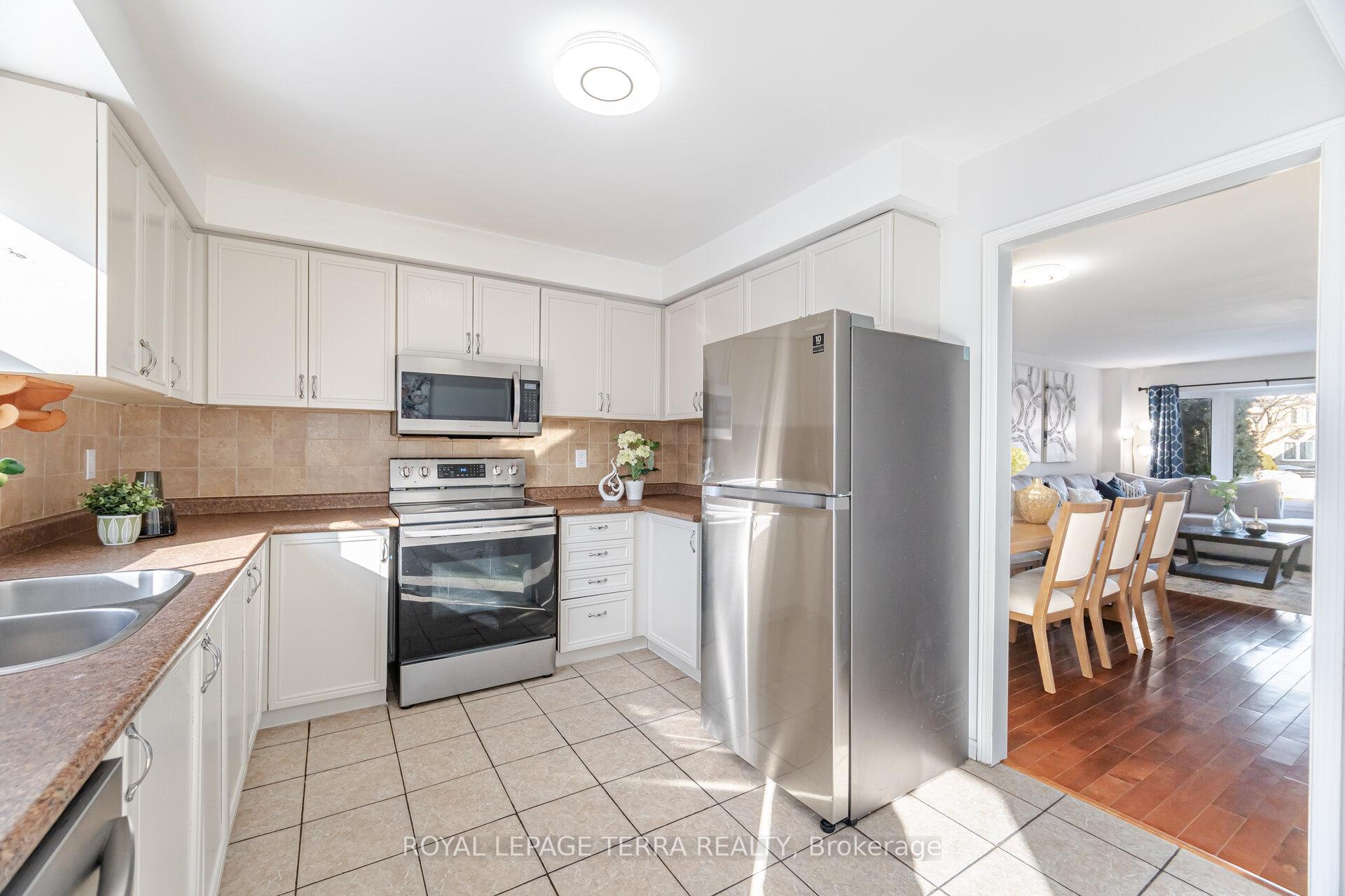 Photo 10 of 57 Carruthers Crescent, Barrie, Grove East — HOMEH