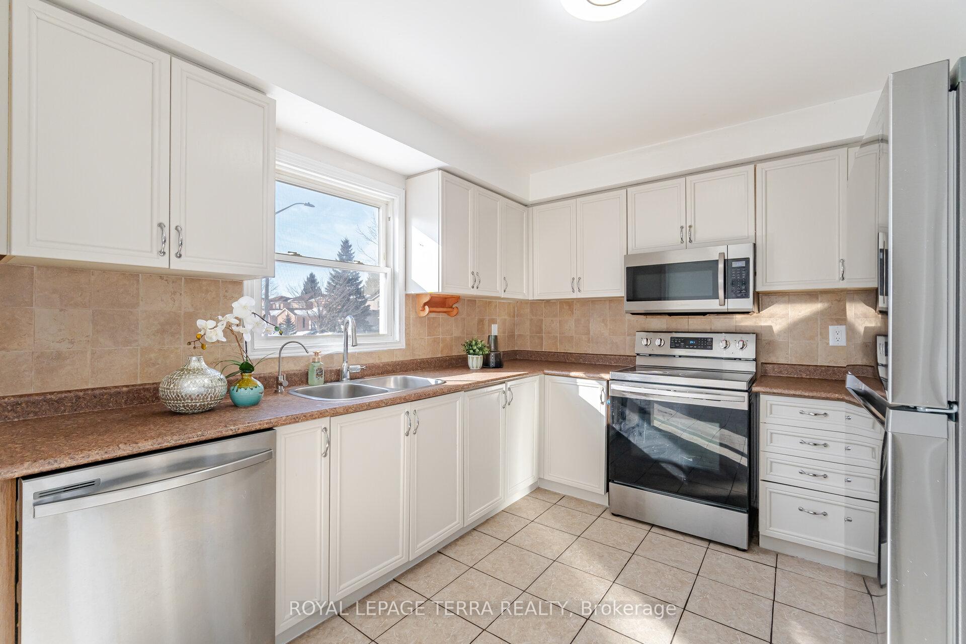 Photo 11 of 57 Carruthers Crescent, Barrie, Grove East — HOMEH