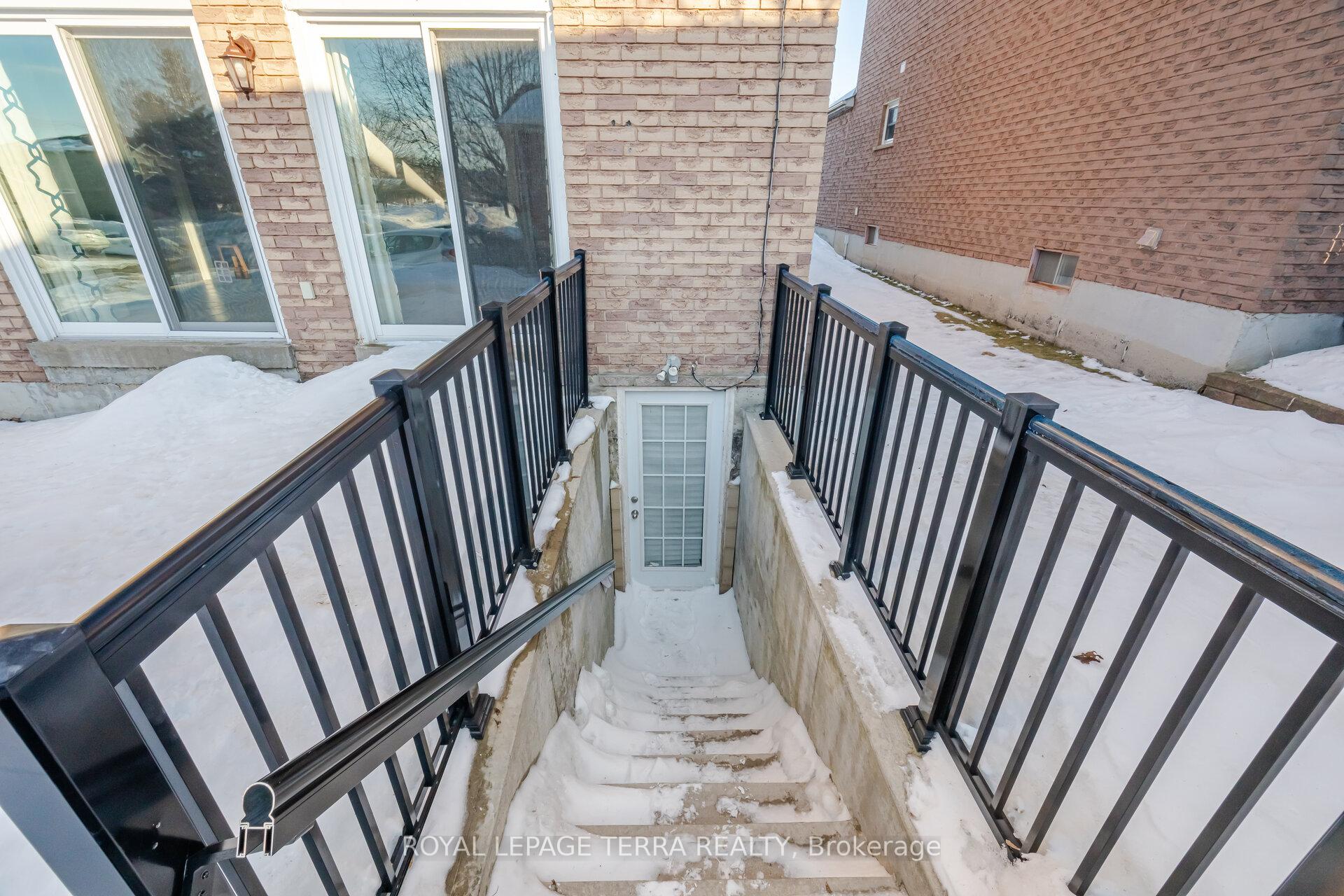 Photo 32 of 57 Carruthers Crescent, Barrie, Grove East — HOMEH