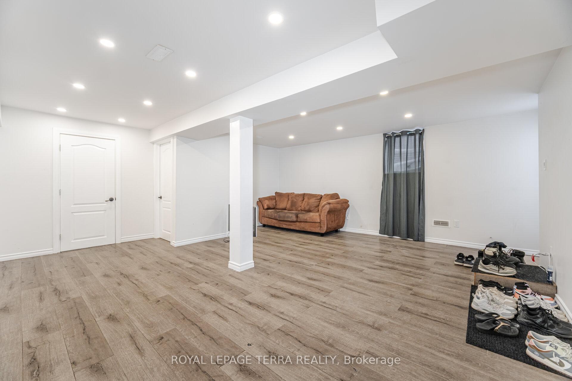 Photo 33 of 57 Carruthers Crescent, Barrie, Grove East — HOMEH