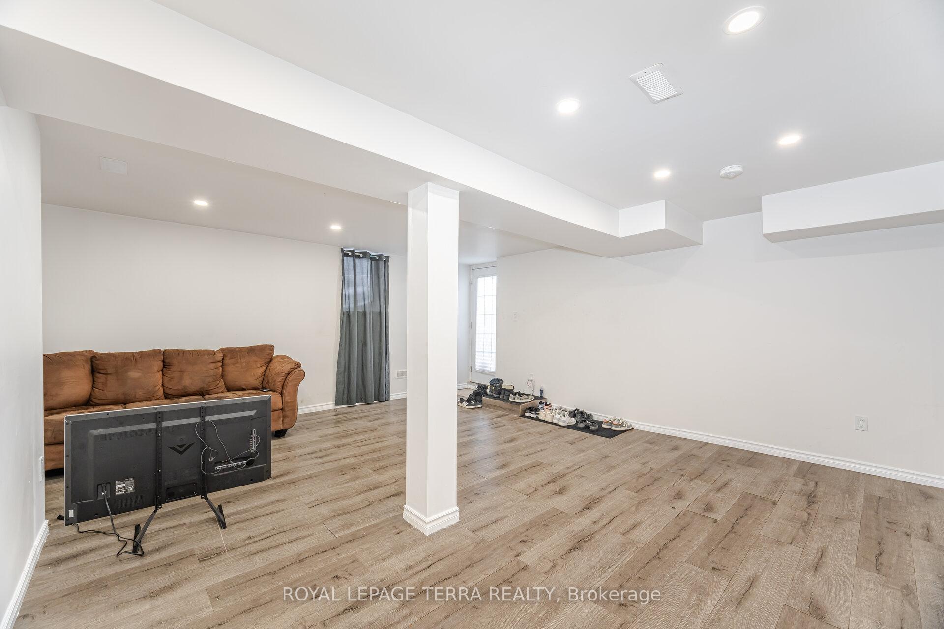 Photo 34 of 57 Carruthers Crescent, Barrie, Grove East — HOMEH