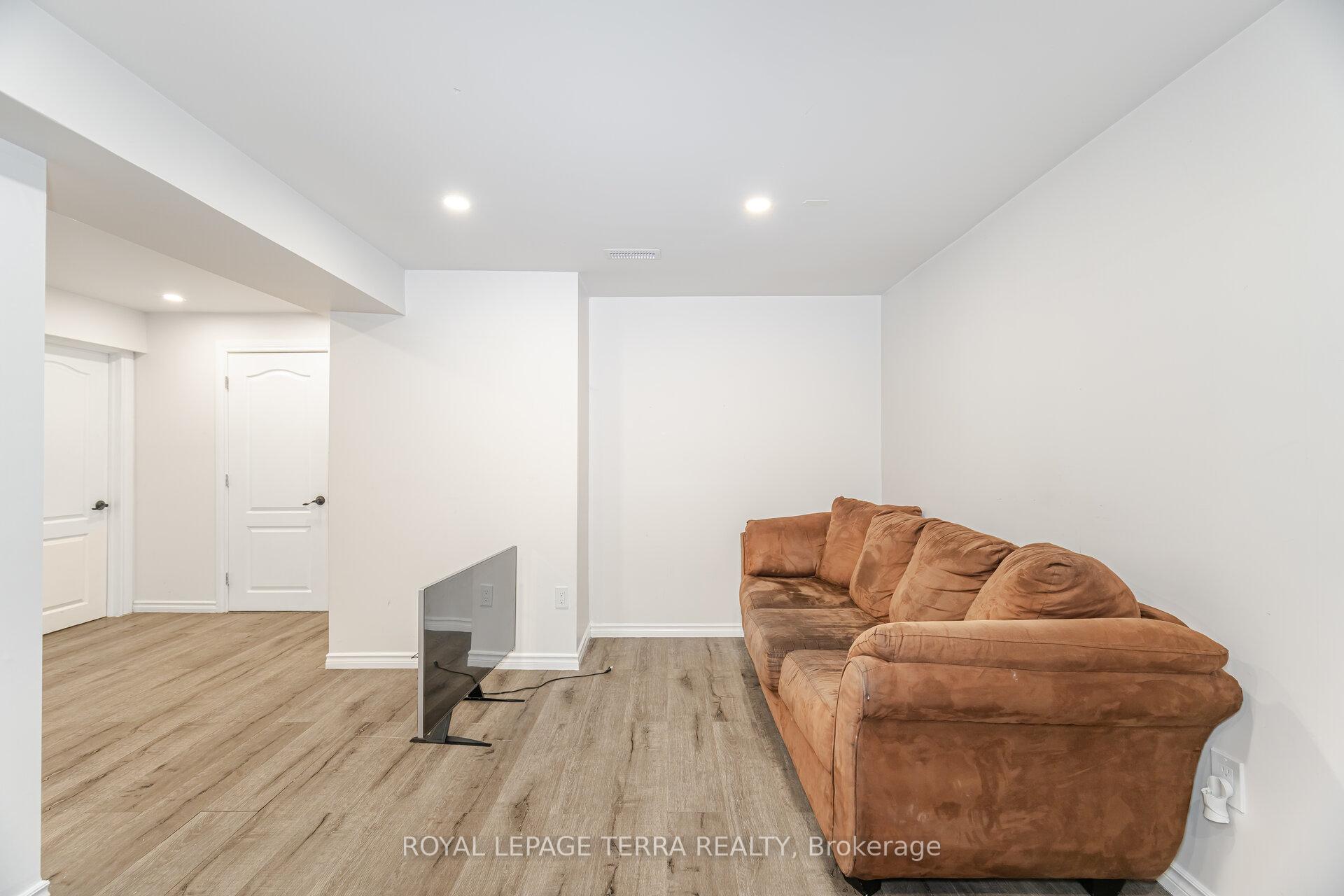 Photo 35 of 57 Carruthers Crescent, Barrie, Grove East — HOMEH