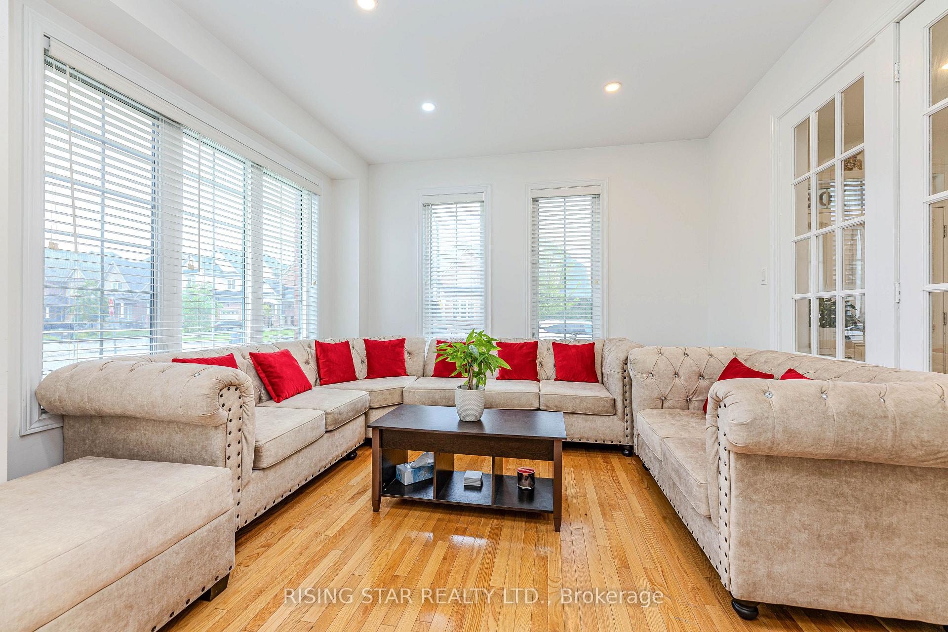 Photo 20 of 105 Naperton Drive, Brampton, Sandringham-Wellington — HOMEH