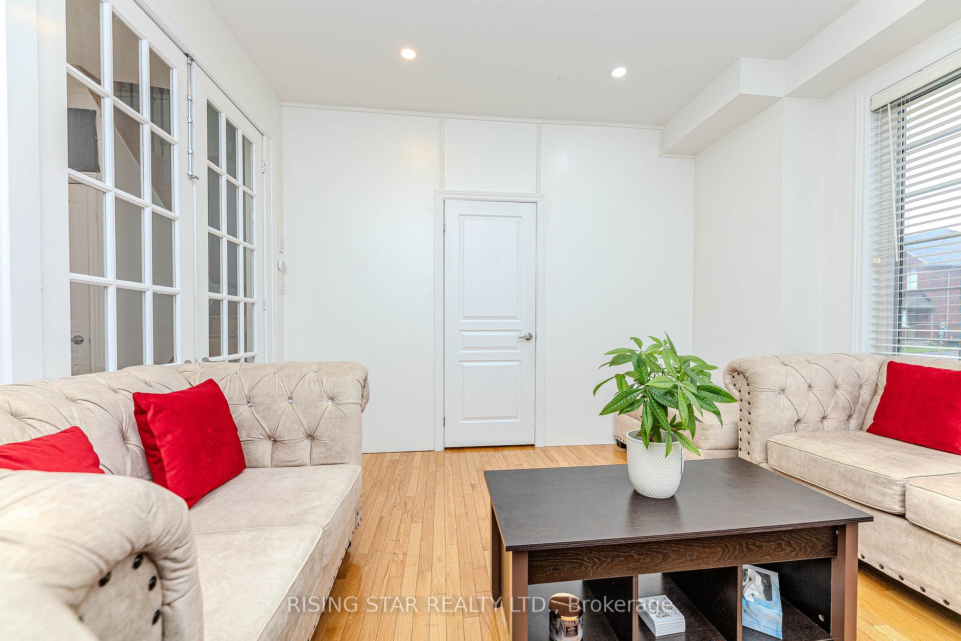 Photo 38 of 105 Naperton Drive, Brampton, Sandringham-Wellington — HOMEH