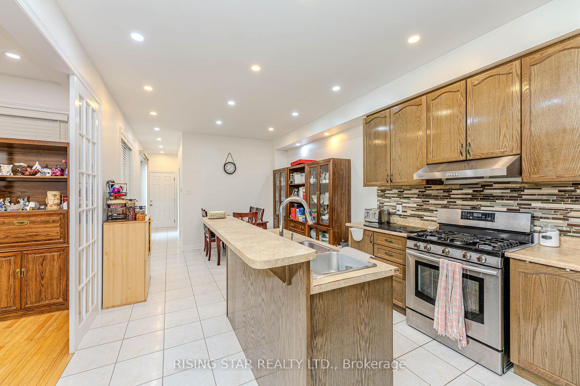 Photo 40 of 105 Naperton Drive, Brampton, Sandringham-Wellington — HOMEH