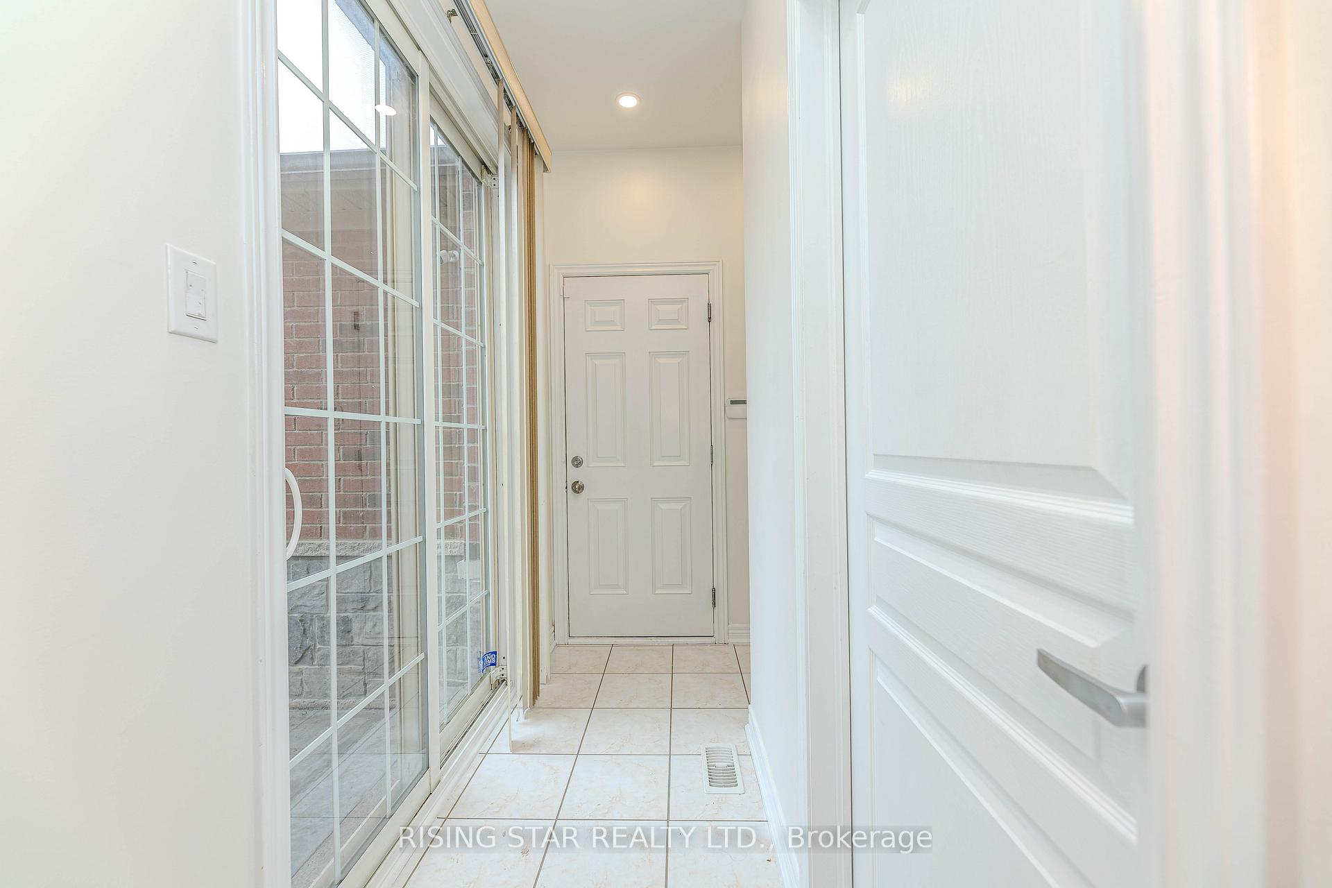 Photo 9 of 105 Naperton Drive, Brampton, Sandringham-Wellington — HOMEH