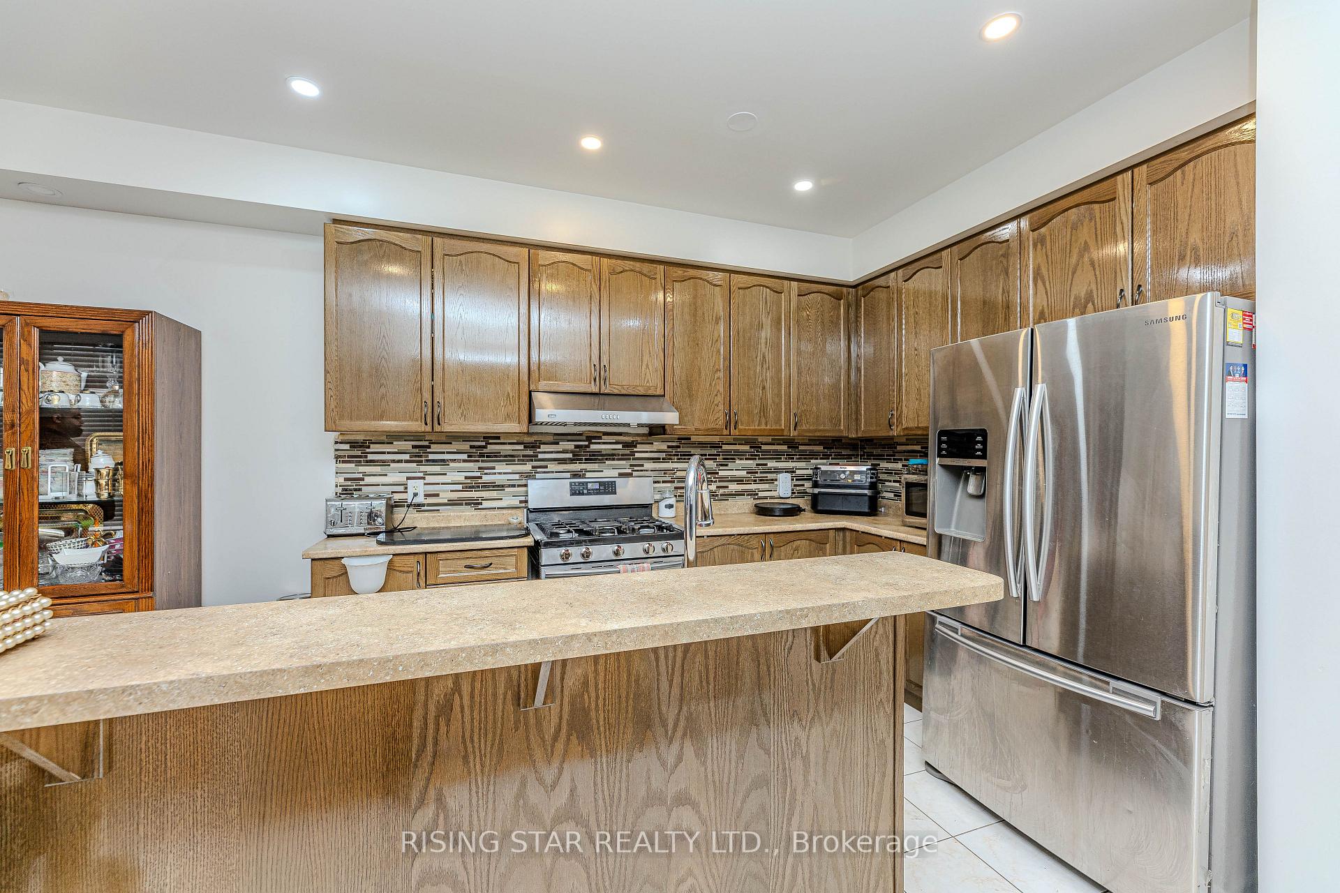 Photo 29 of 105 Naperton Drive, Brampton, Sandringham-Wellington — HOMEH