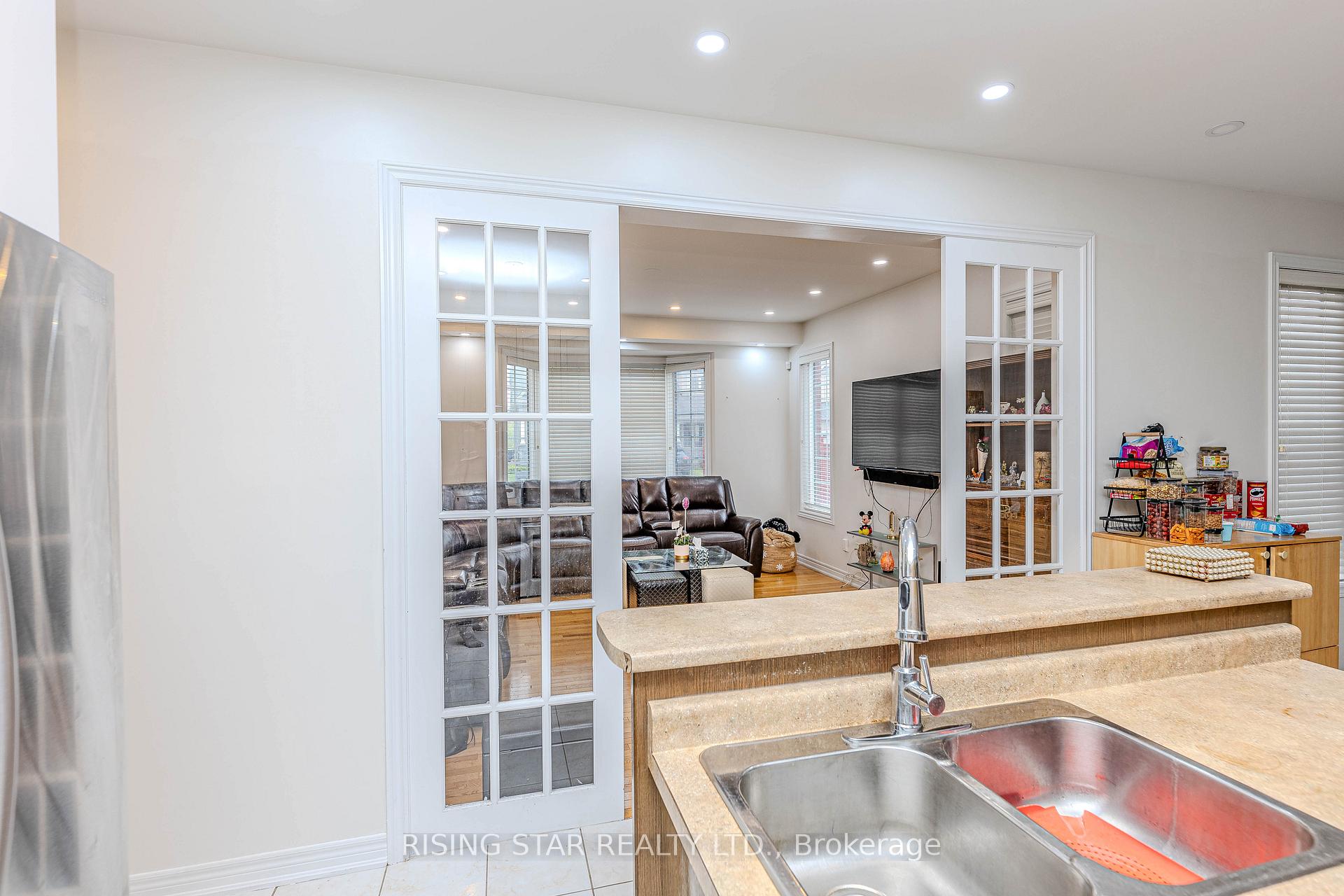 Photo 26 of 105 Naperton Drive, Brampton, Sandringham-Wellington — HOMEH