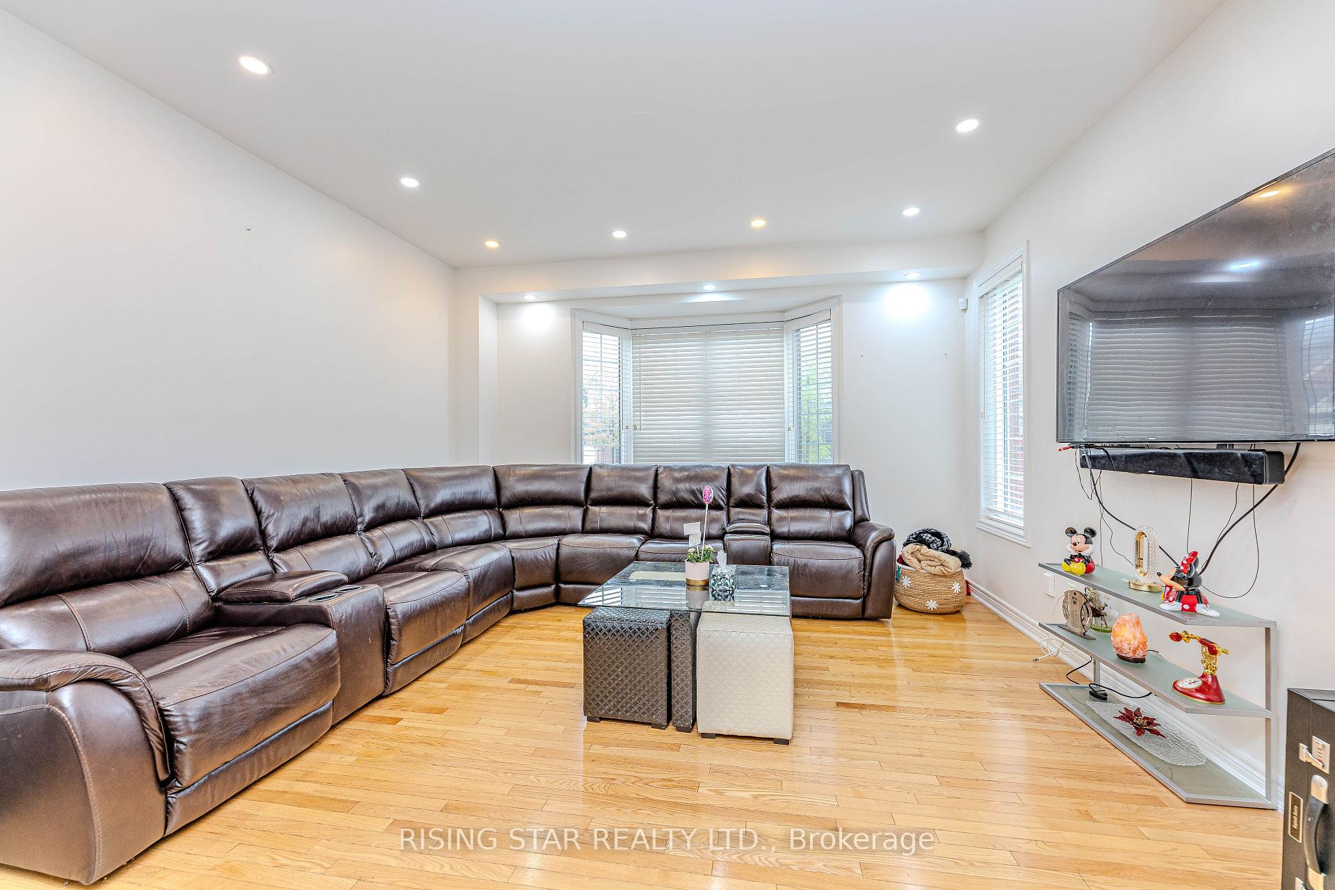 Photo 21 of 105 Naperton Drive, Brampton, Sandringham-Wellington — HOMEH