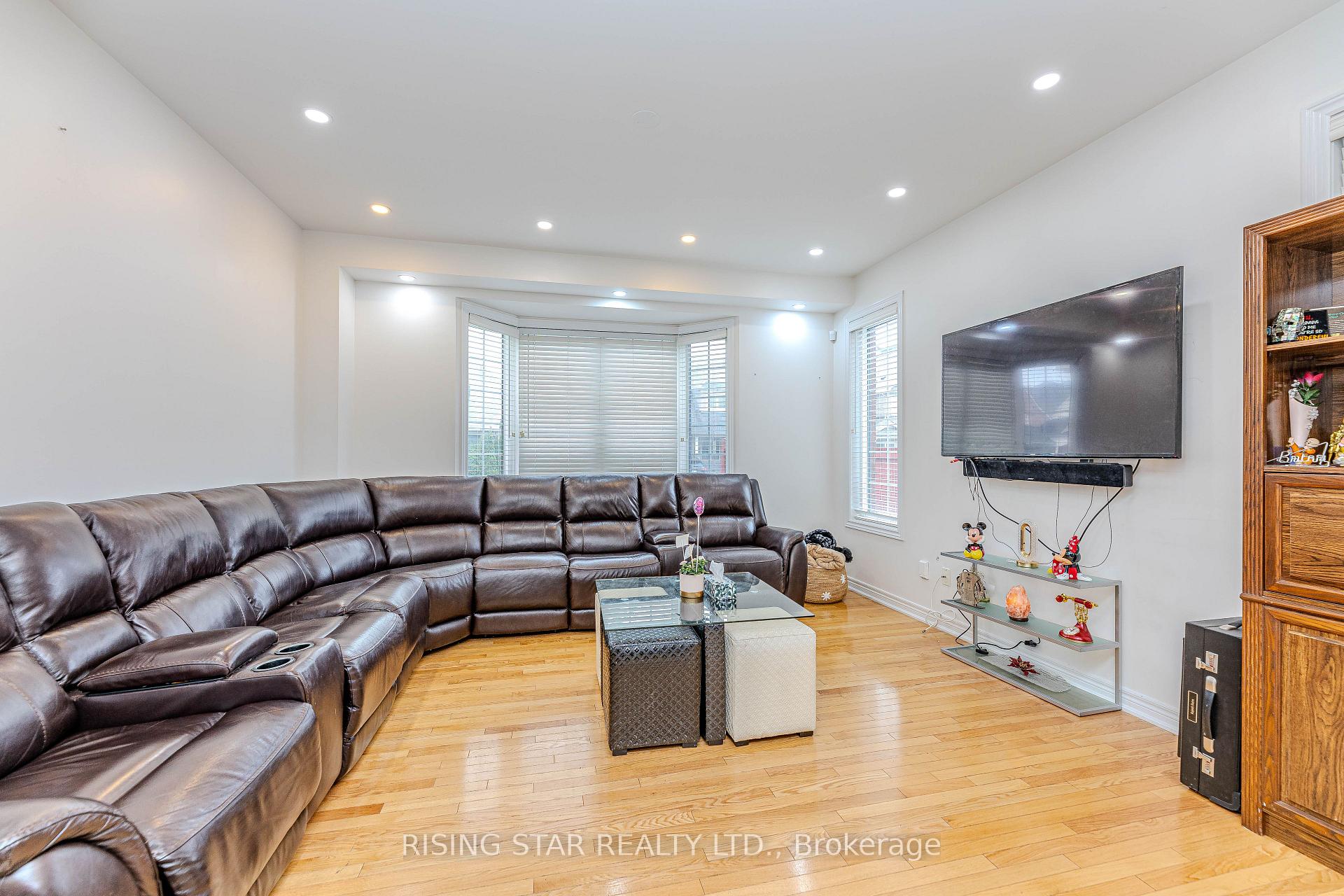 Photo 15 of 105 Naperton Drive, Brampton, Sandringham-Wellington — HOMEH