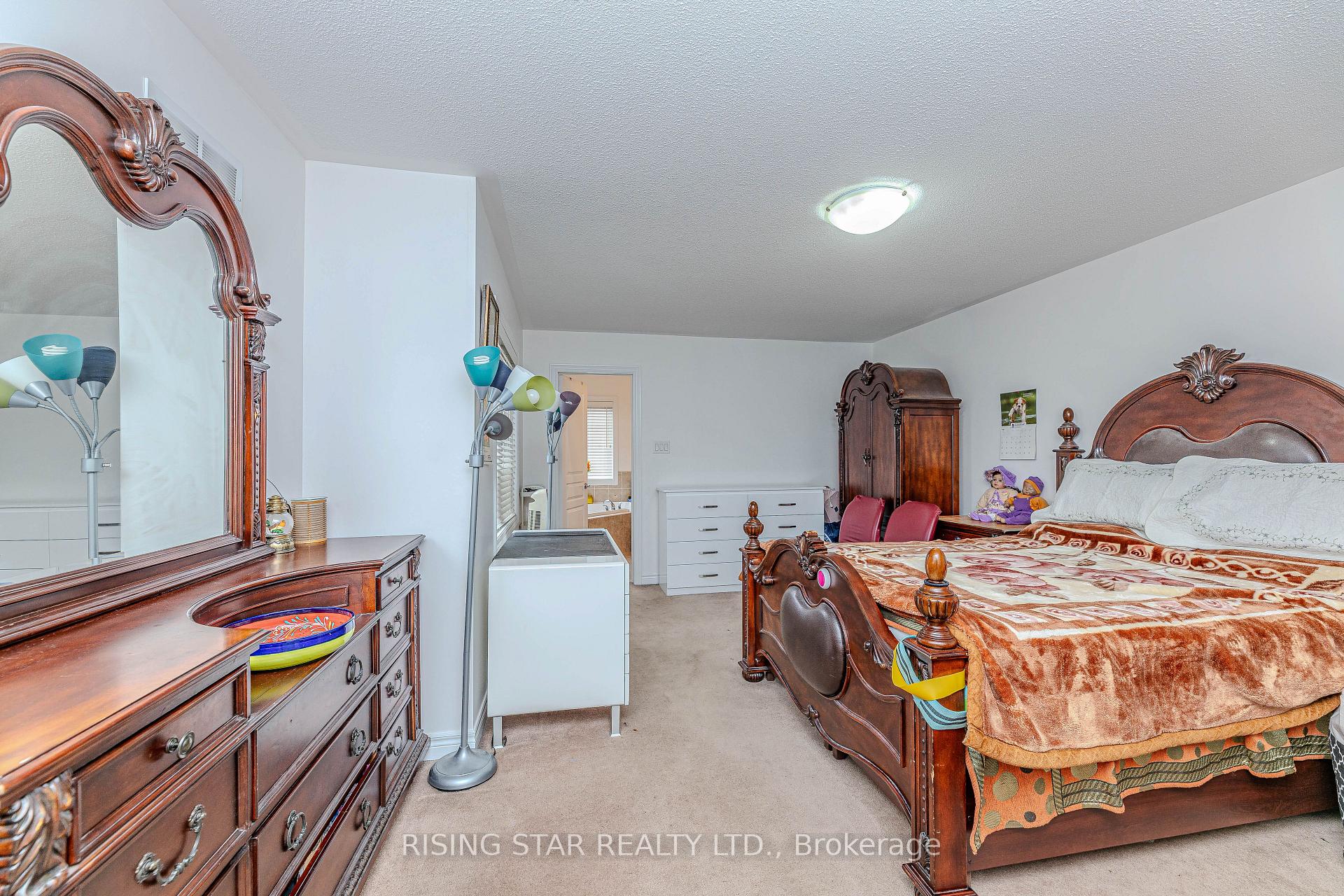 Photo 32 of 105 Naperton Drive, Brampton, Sandringham-Wellington — HOMEH