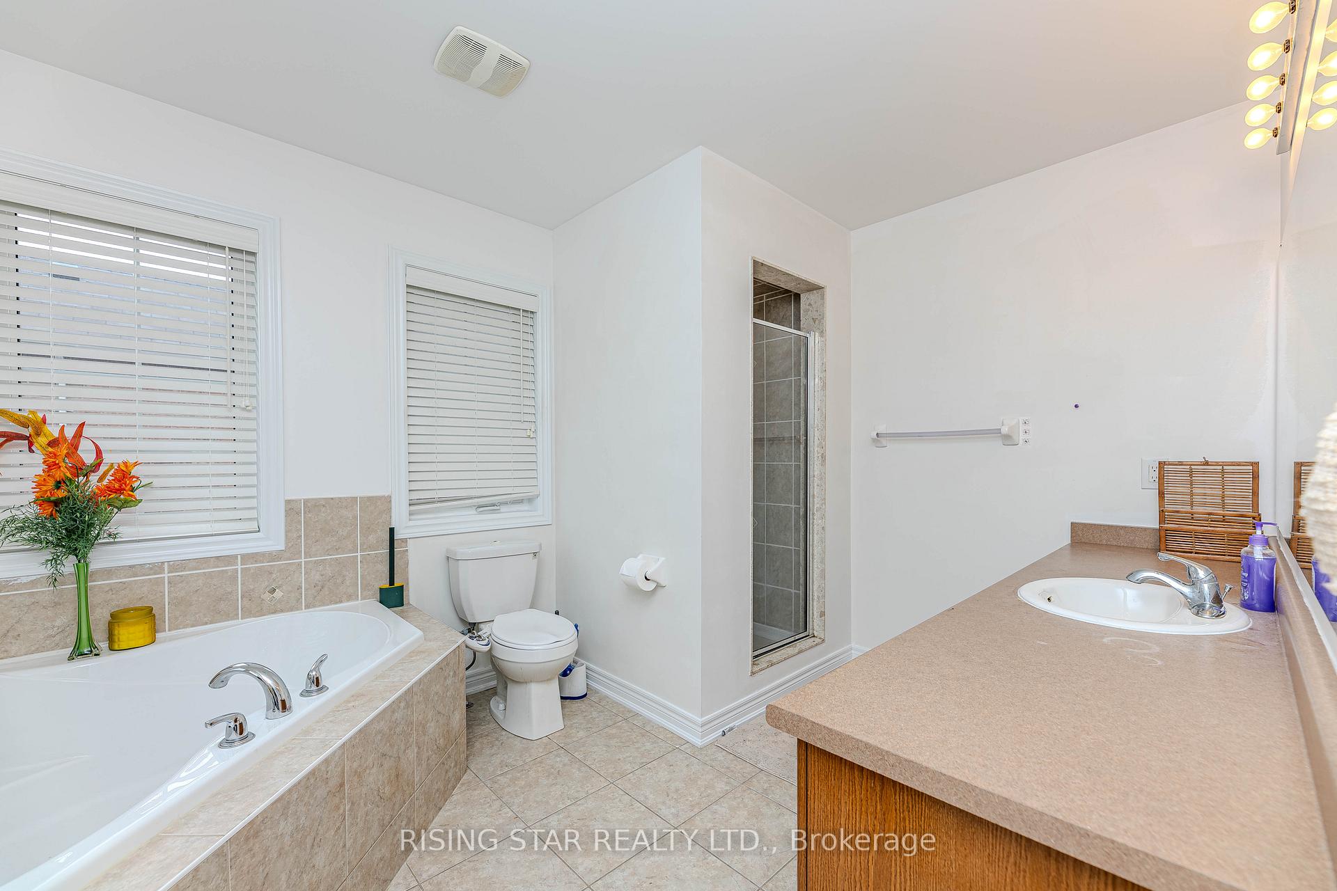 Photo 42 of 105 Naperton Drive, Brampton, Sandringham-Wellington — HOMEH
