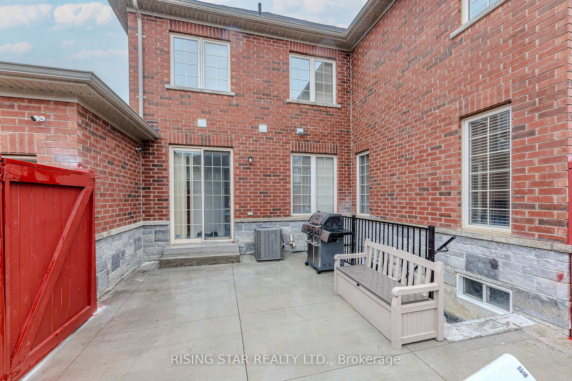 Photo 35 of 105 Naperton Drive, Brampton, Sandringham-Wellington — HOMEH