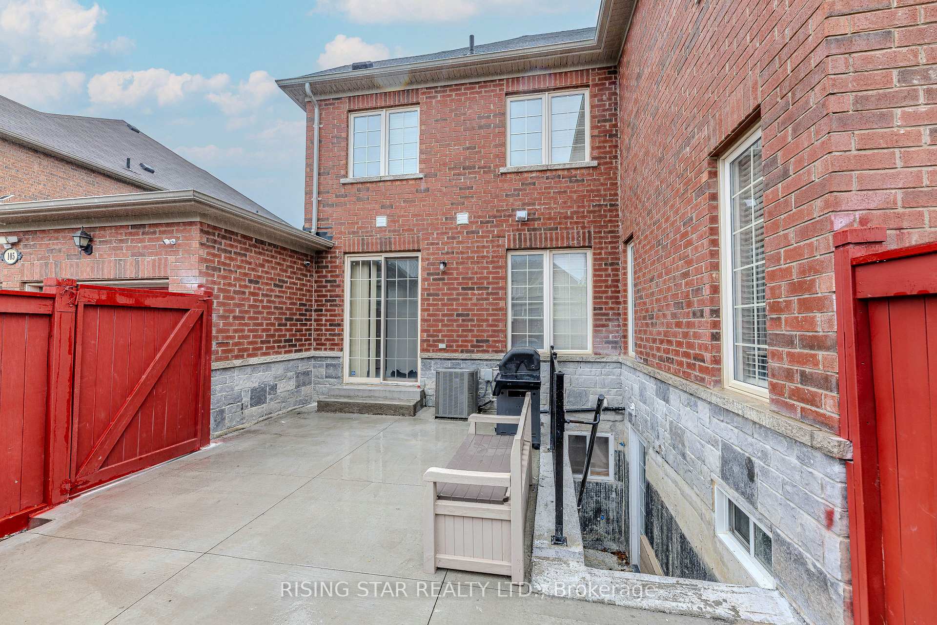 Photo 37 of 105 Naperton Drive, Brampton, Sandringham-Wellington — HOMEH