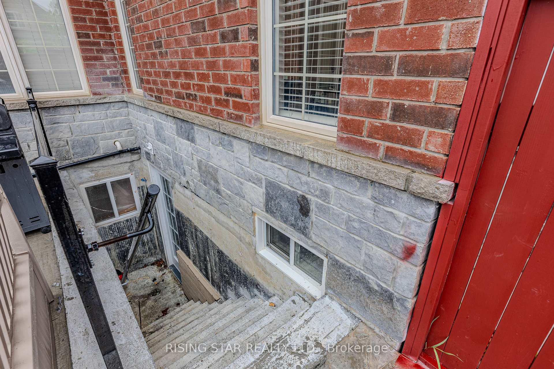 Photo 33 of 105 Naperton Drive, Brampton, Sandringham-Wellington — HOMEH