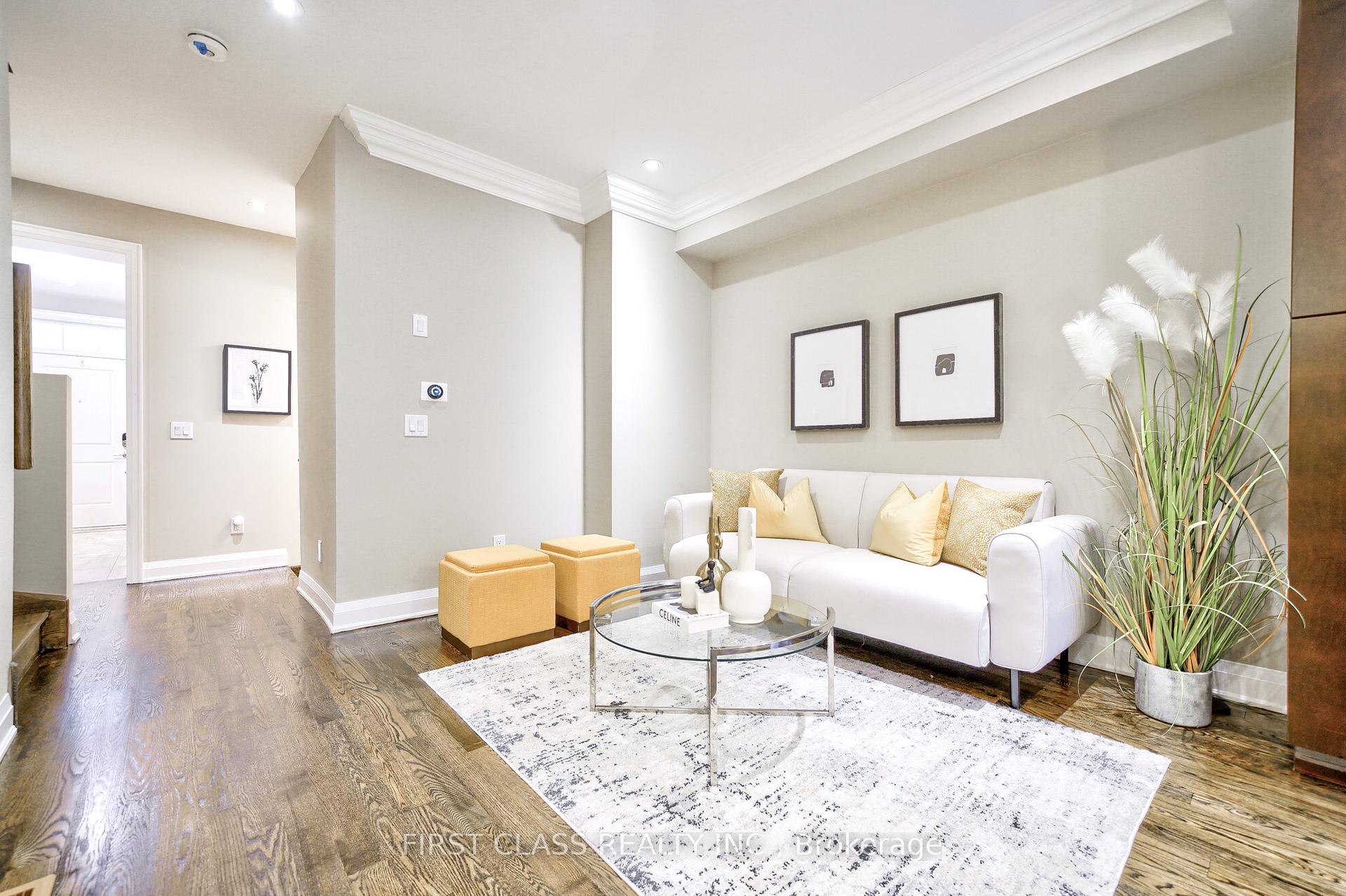 Photo 2 of 16 Dunton Lane, Richmond Hill, Bayview Hill — HOMEH