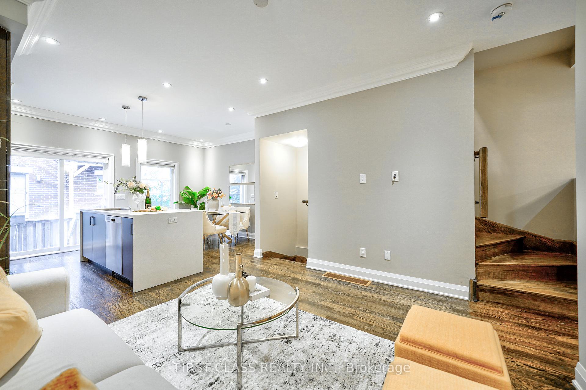 Photo 4 of 16 Dunton Lane, Richmond Hill, Bayview Hill — HOMEH