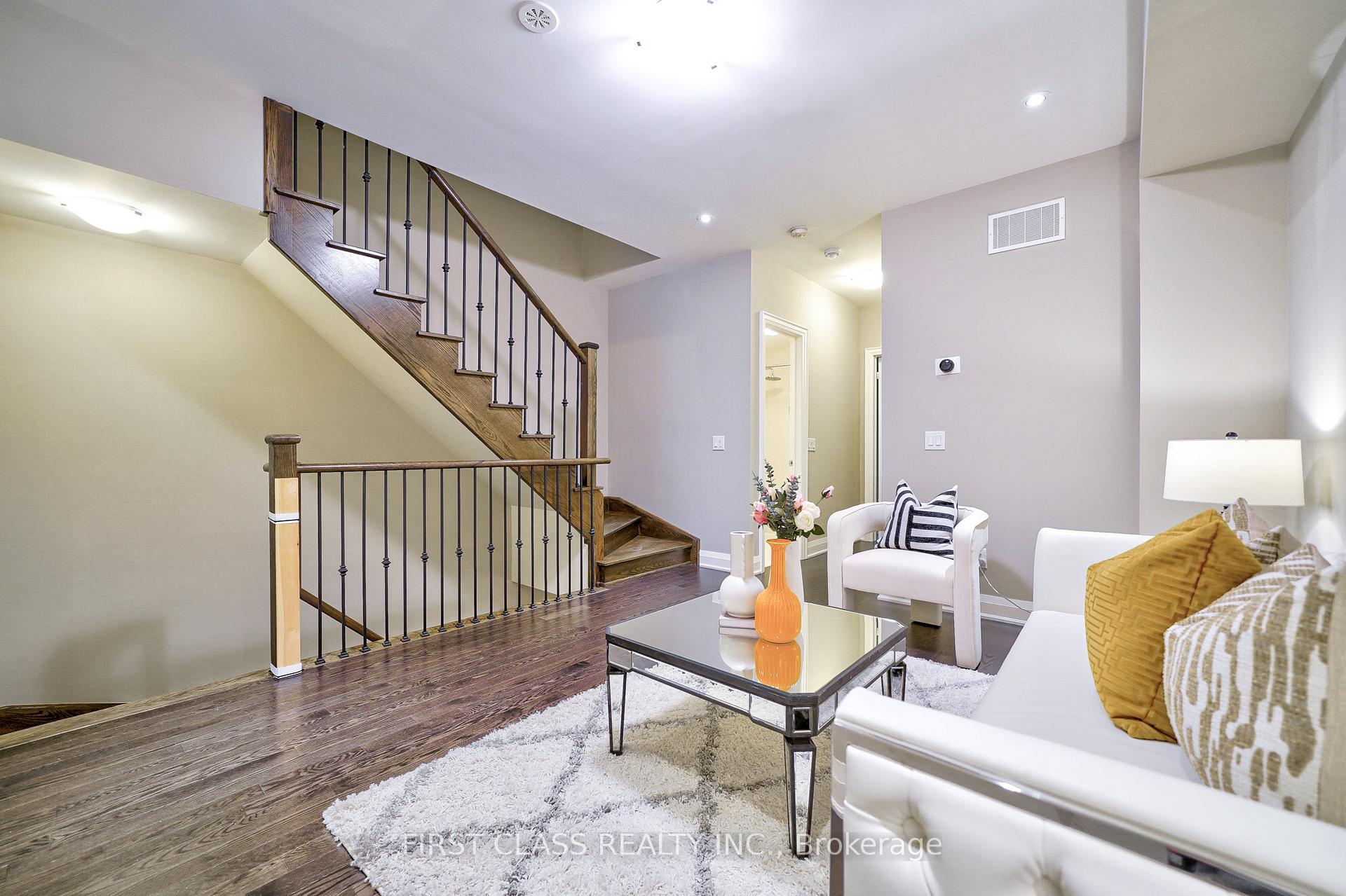Photo 9 of 16 Dunton Lane, Richmond Hill, Bayview Hill — HOMEH