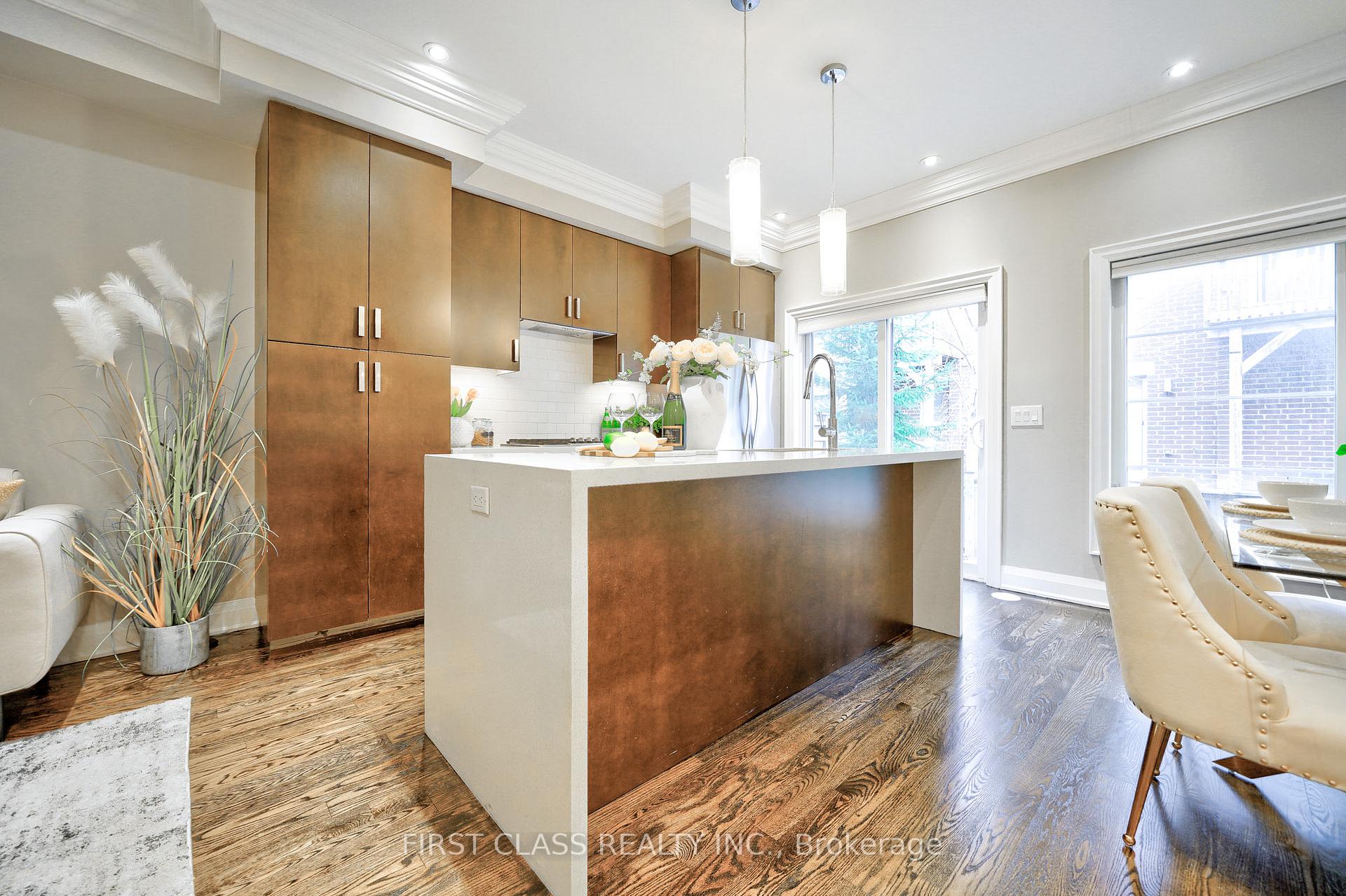 Photo 10 of 16 Dunton Lane, Richmond Hill, Bayview Hill — HOMEH
