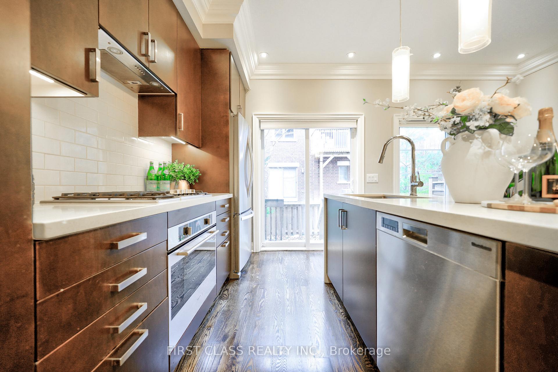 Photo 11 of 16 Dunton Lane, Richmond Hill, Bayview Hill — HOMEH