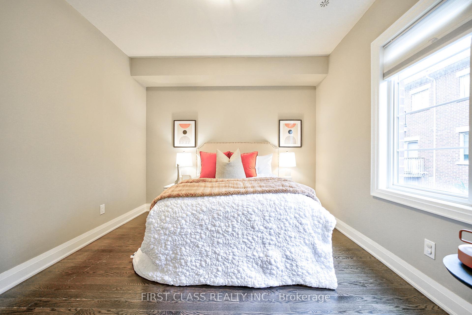 Photo 18 of 16 Dunton Lane, Richmond Hill, Bayview Hill — HOMEH