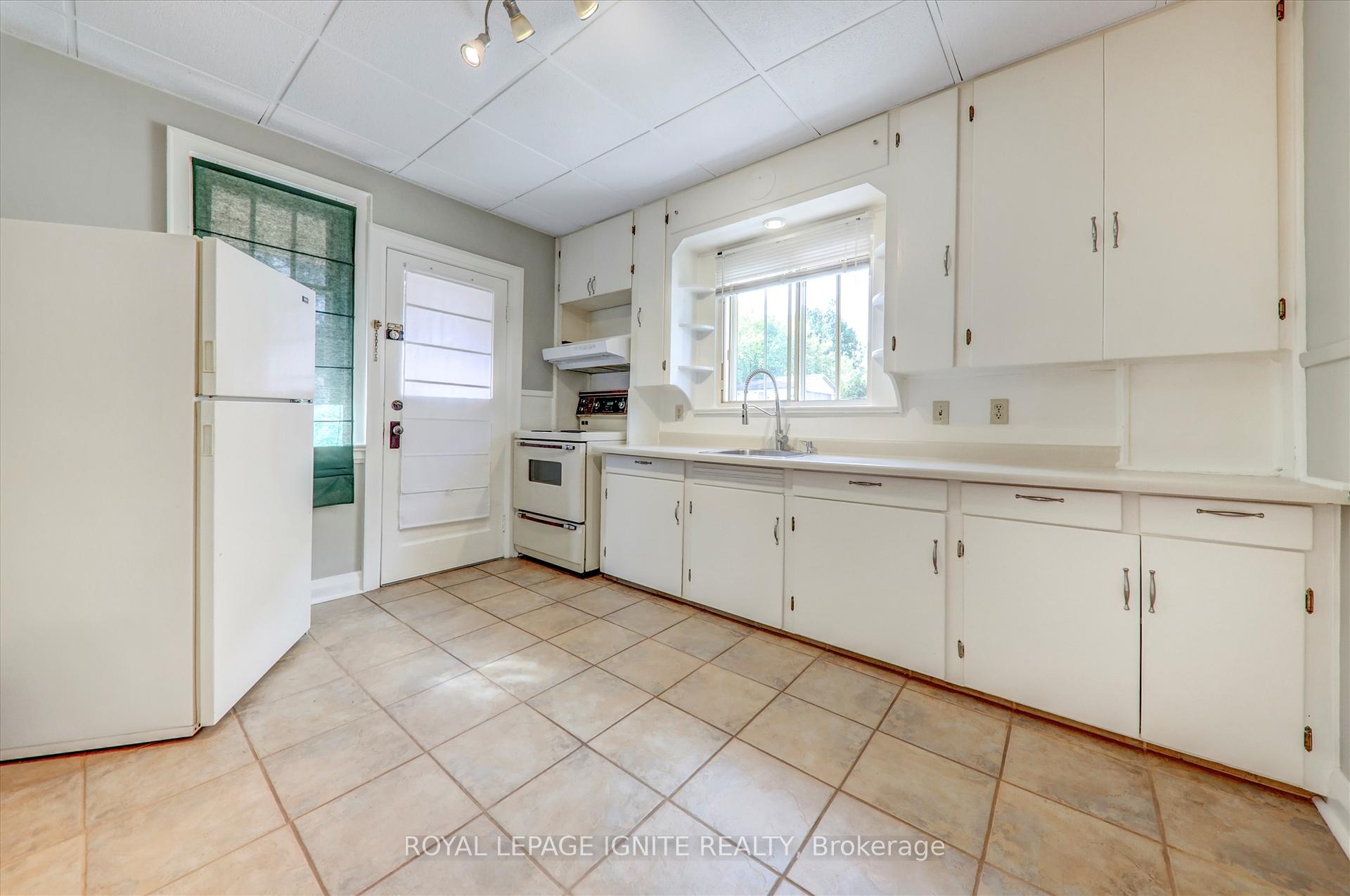 Photo 12 of 707 King Street W, Oshawa, Vanier — HOMEH