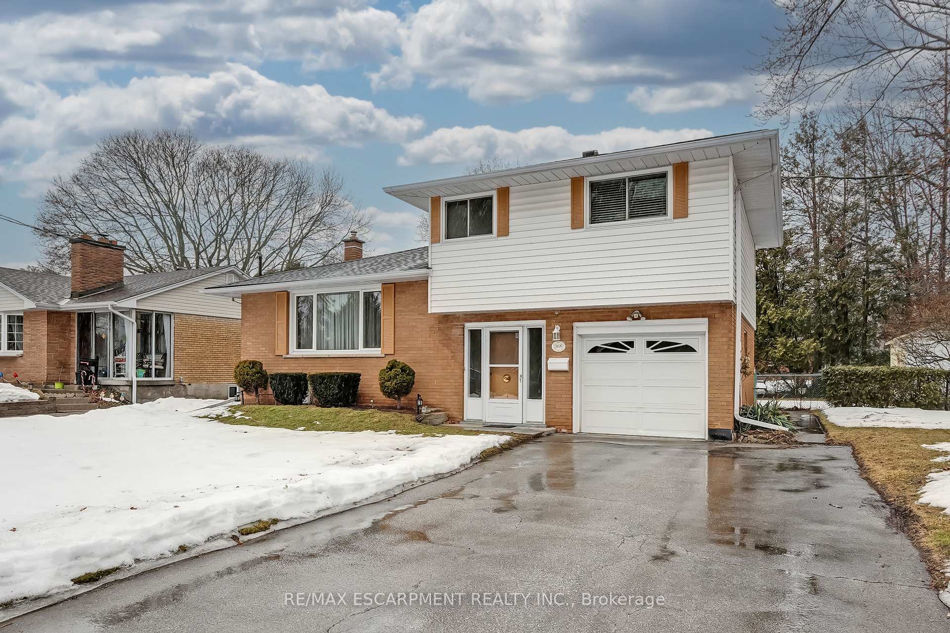 Photo 3 of 368 East Side Crescent, Burlington, Brant — HOMEH
