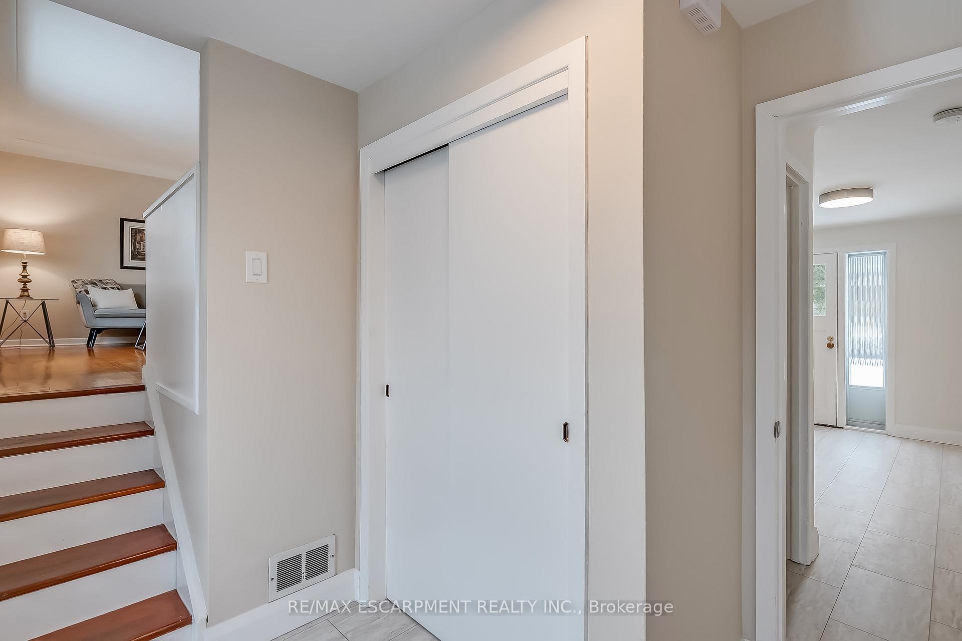 Photo 4 of 368 East Side Crescent, Burlington, Brant — HOMEH