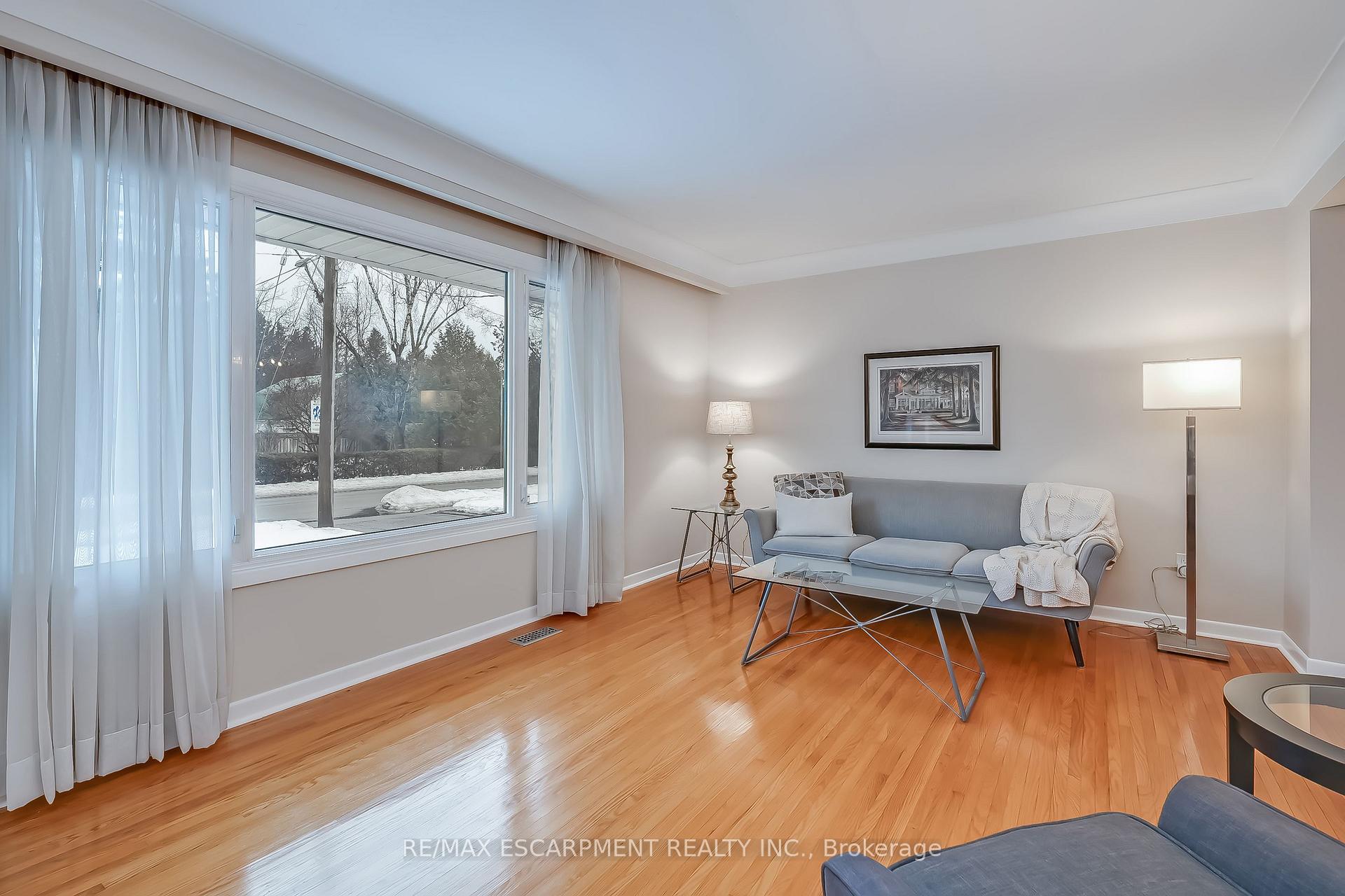 Photo 8 of 368 East Side Crescent, Burlington, Brant — HOMEH