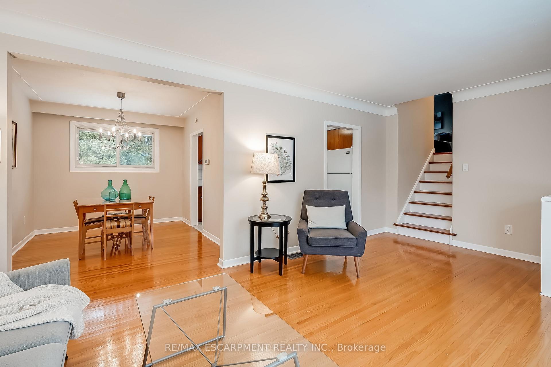 Photo 10 of 368 East Side Crescent, Burlington, Brant — HOMEH