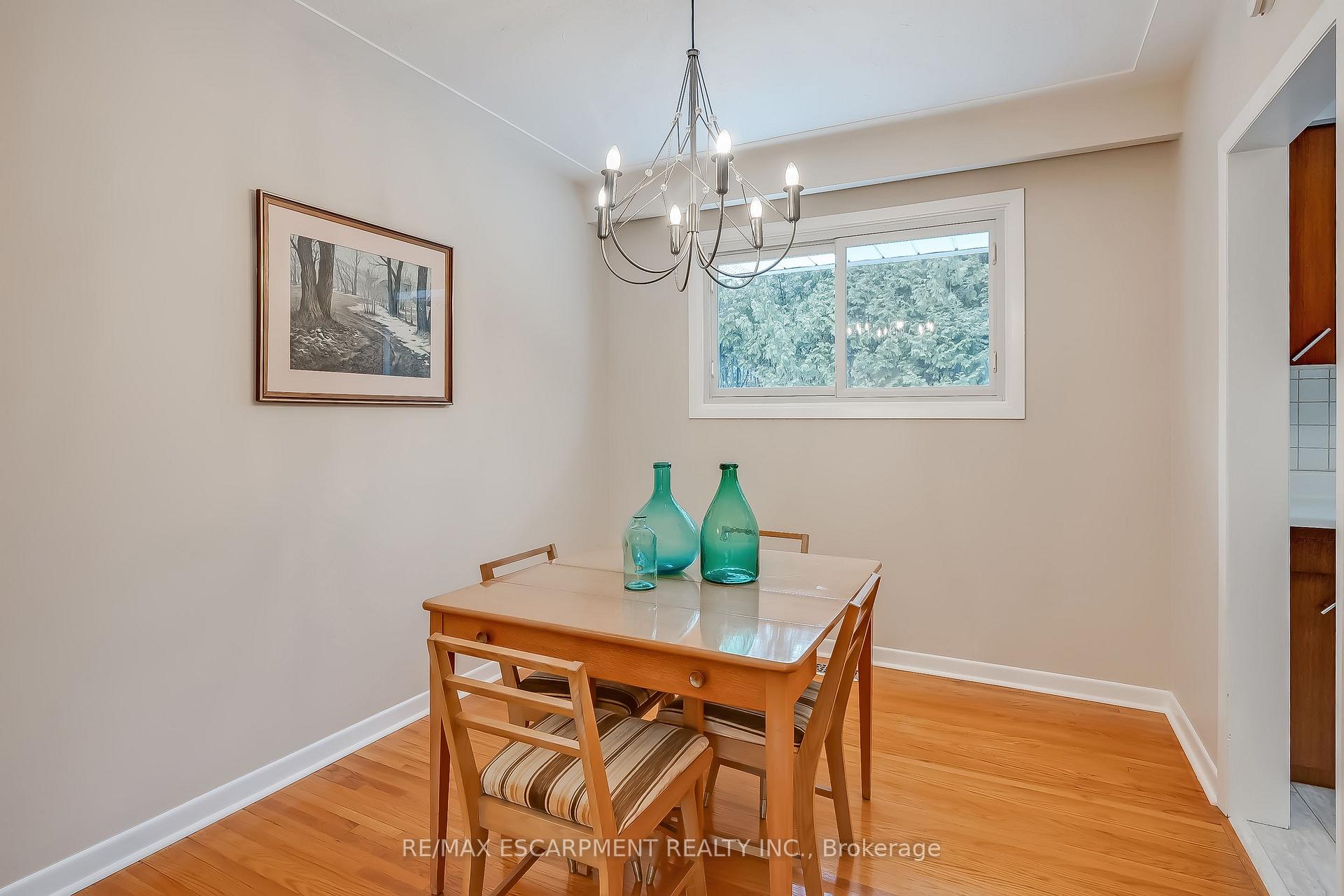 Photo 11 of 368 East Side Crescent, Burlington, Brant — HOMEH