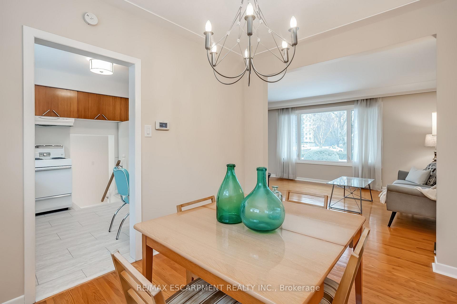 Photo 13 of 368 East Side Crescent, Burlington, Brant — HOMEH