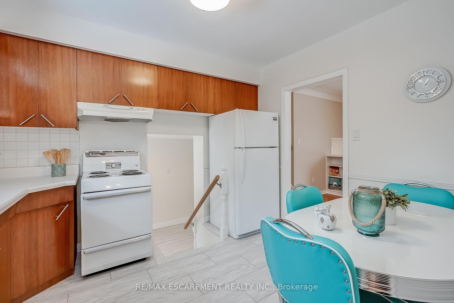 Photo 15 of 368 East Side Crescent, Burlington, Brant — HOMEH