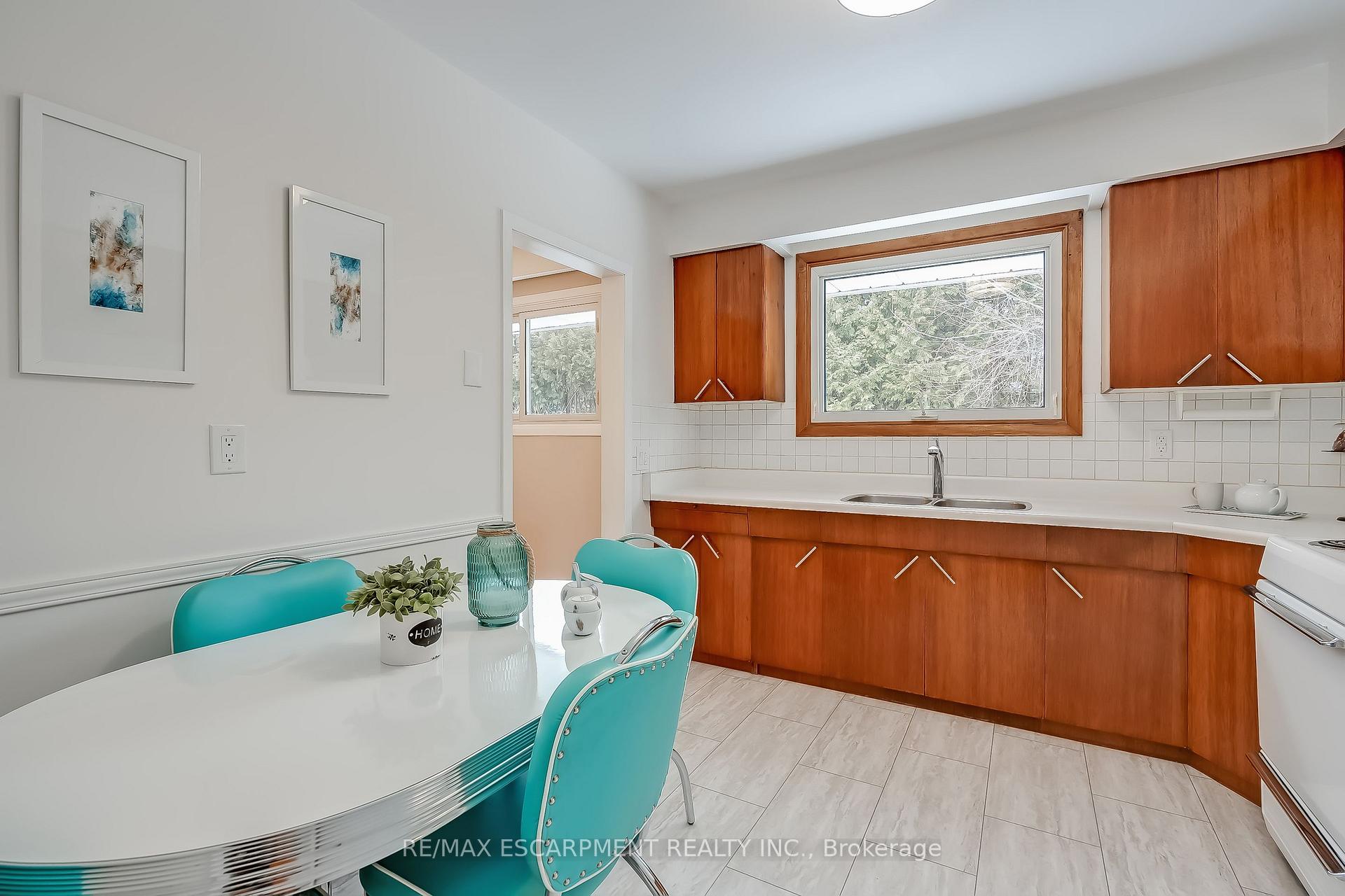 Photo 17 of 368 East Side Crescent, Burlington, Brant — HOMEH