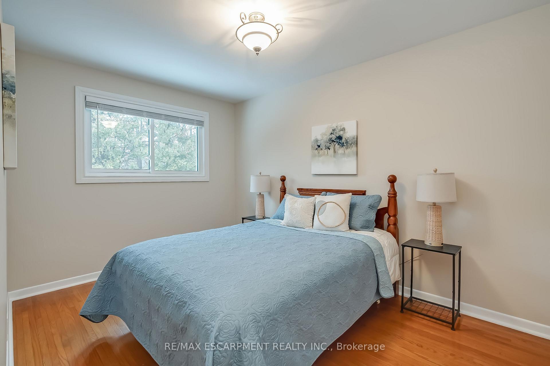 Photo 19 of 368 East Side Crescent, Burlington, Brant — HOMEH