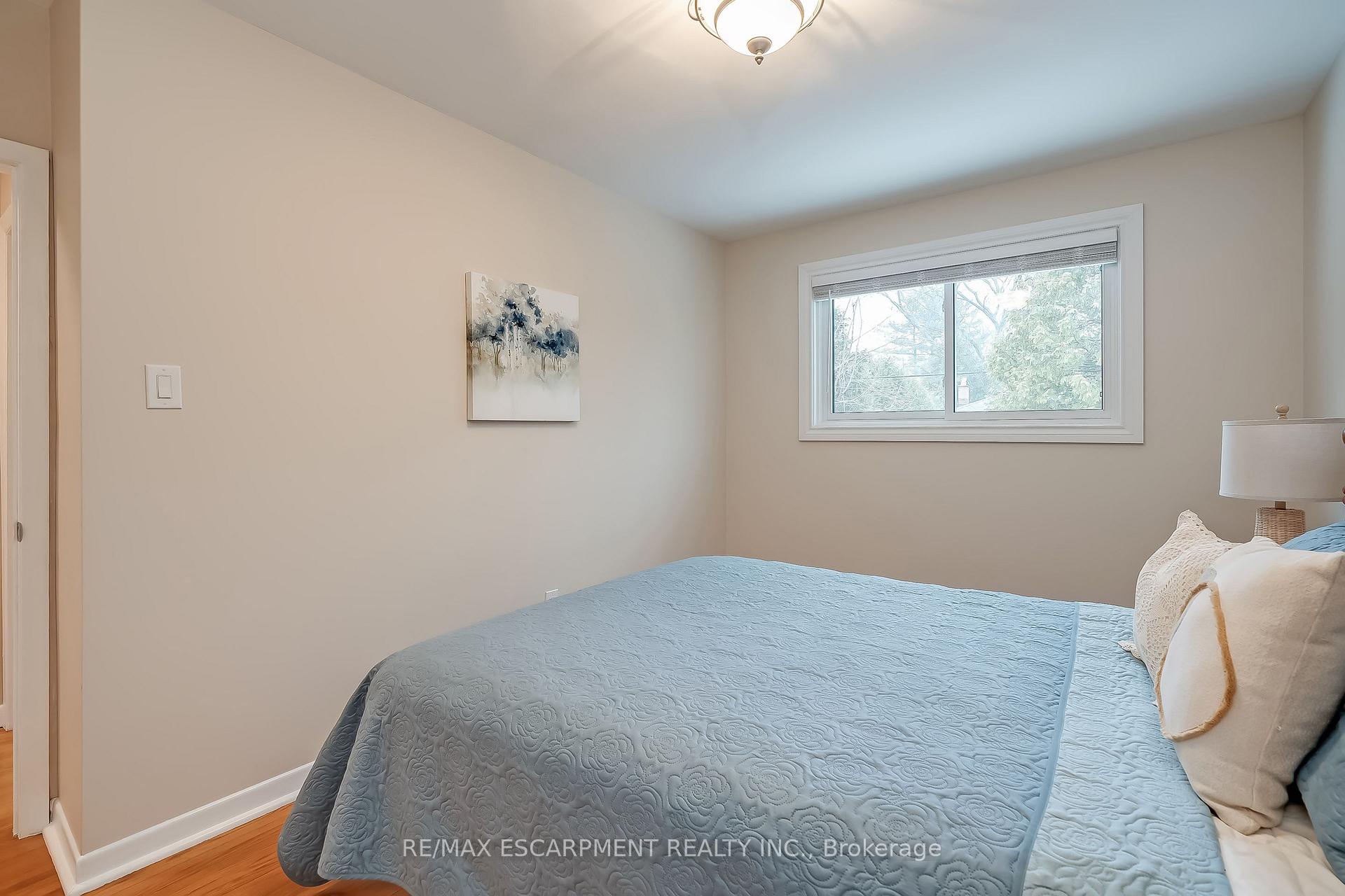 Photo 20 of 368 East Side Crescent, Burlington, Brant — HOMEH