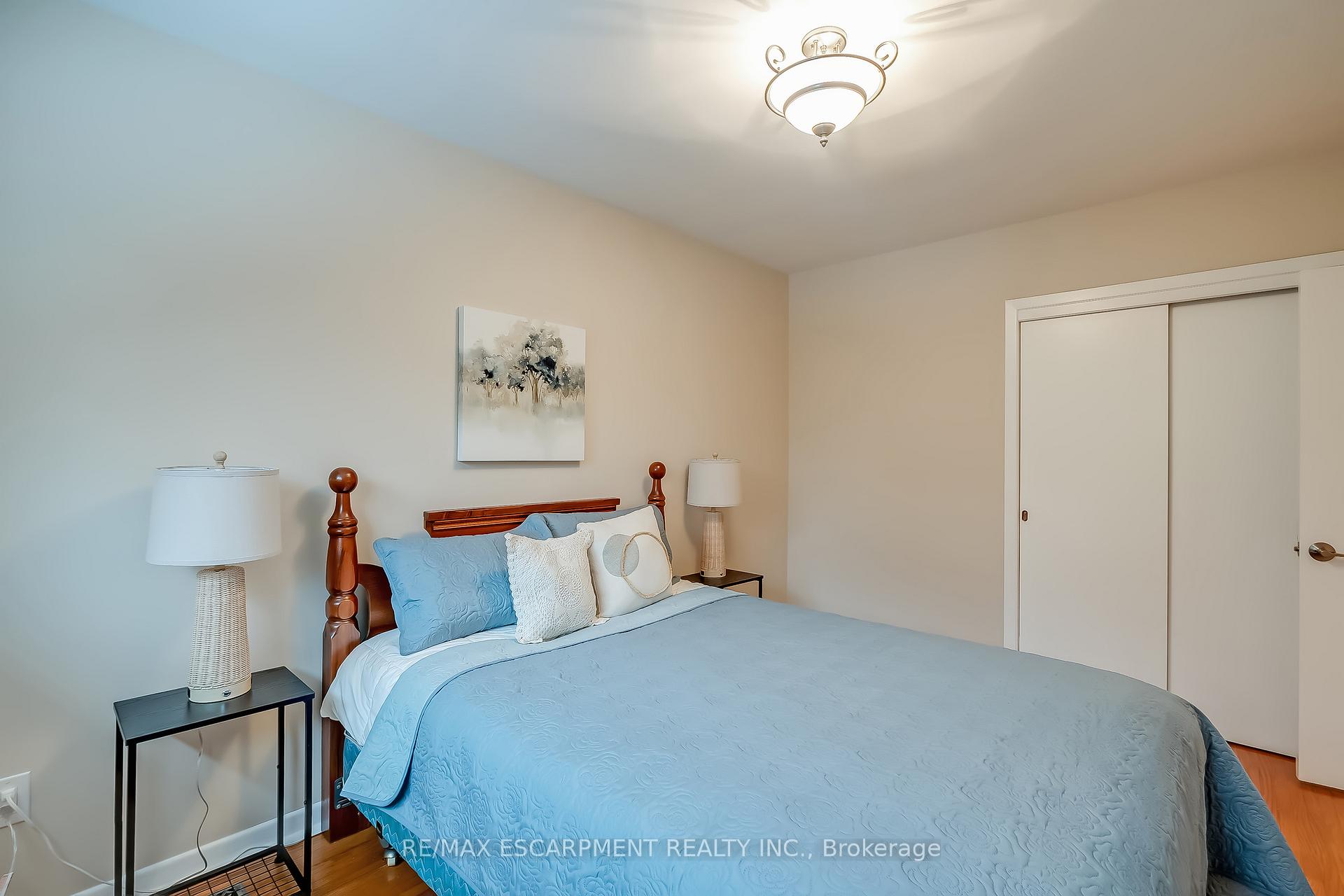 Photo 21 of 368 East Side Crescent, Burlington, Brant — HOMEH