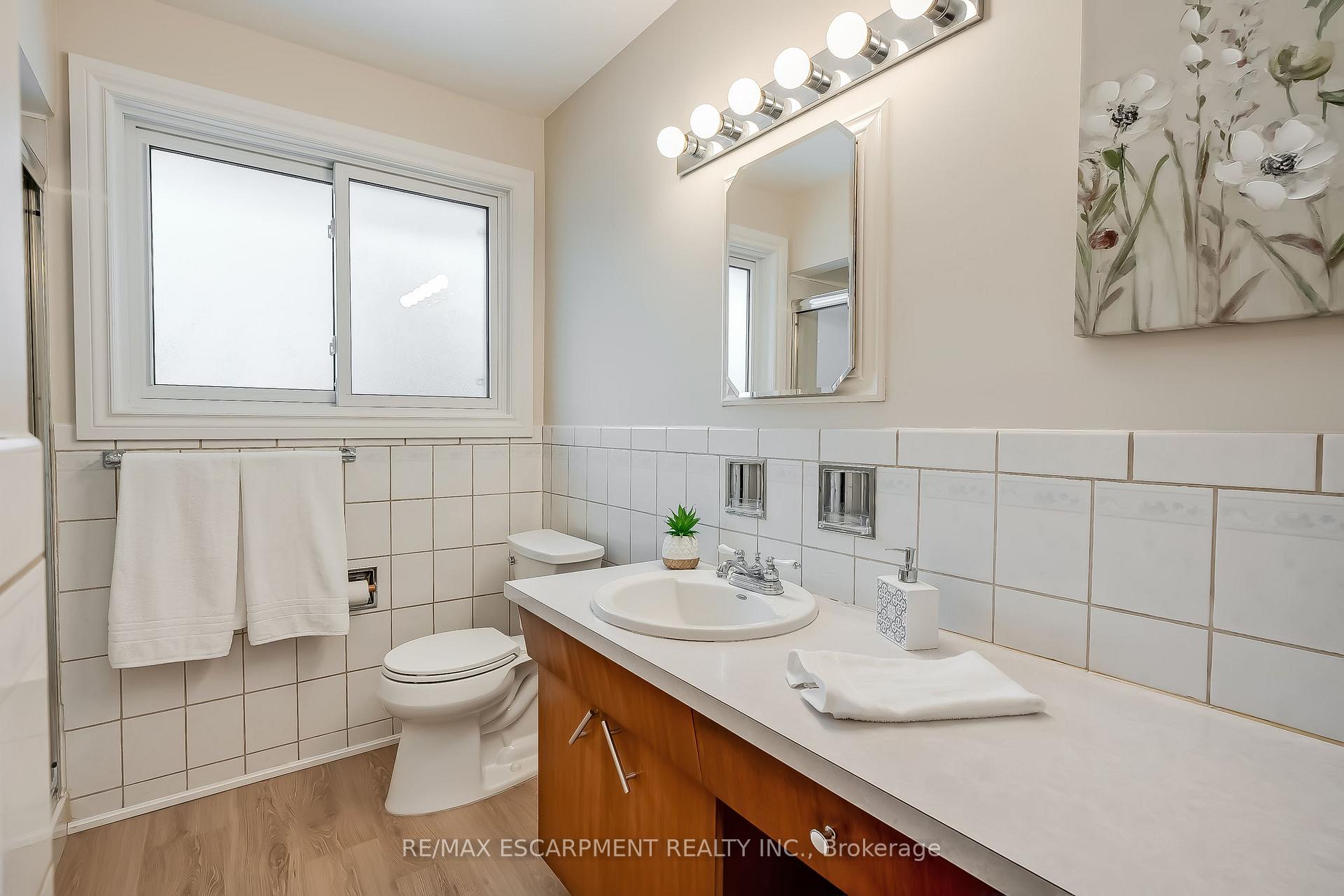 Photo 26 of 368 East Side Crescent, Burlington, Brant — HOMEH