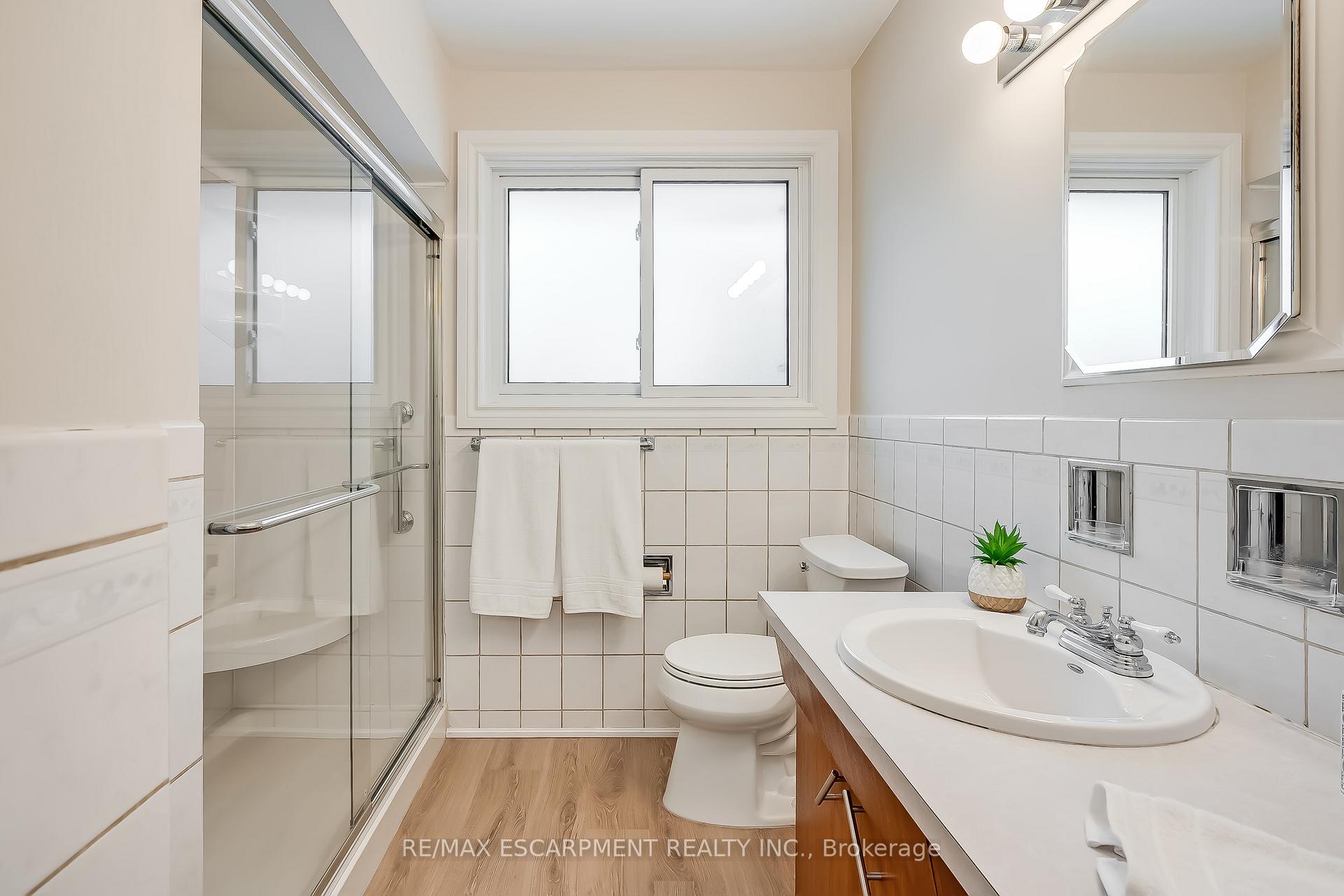 Photo 27 of 368 East Side Crescent, Burlington, Brant — HOMEH