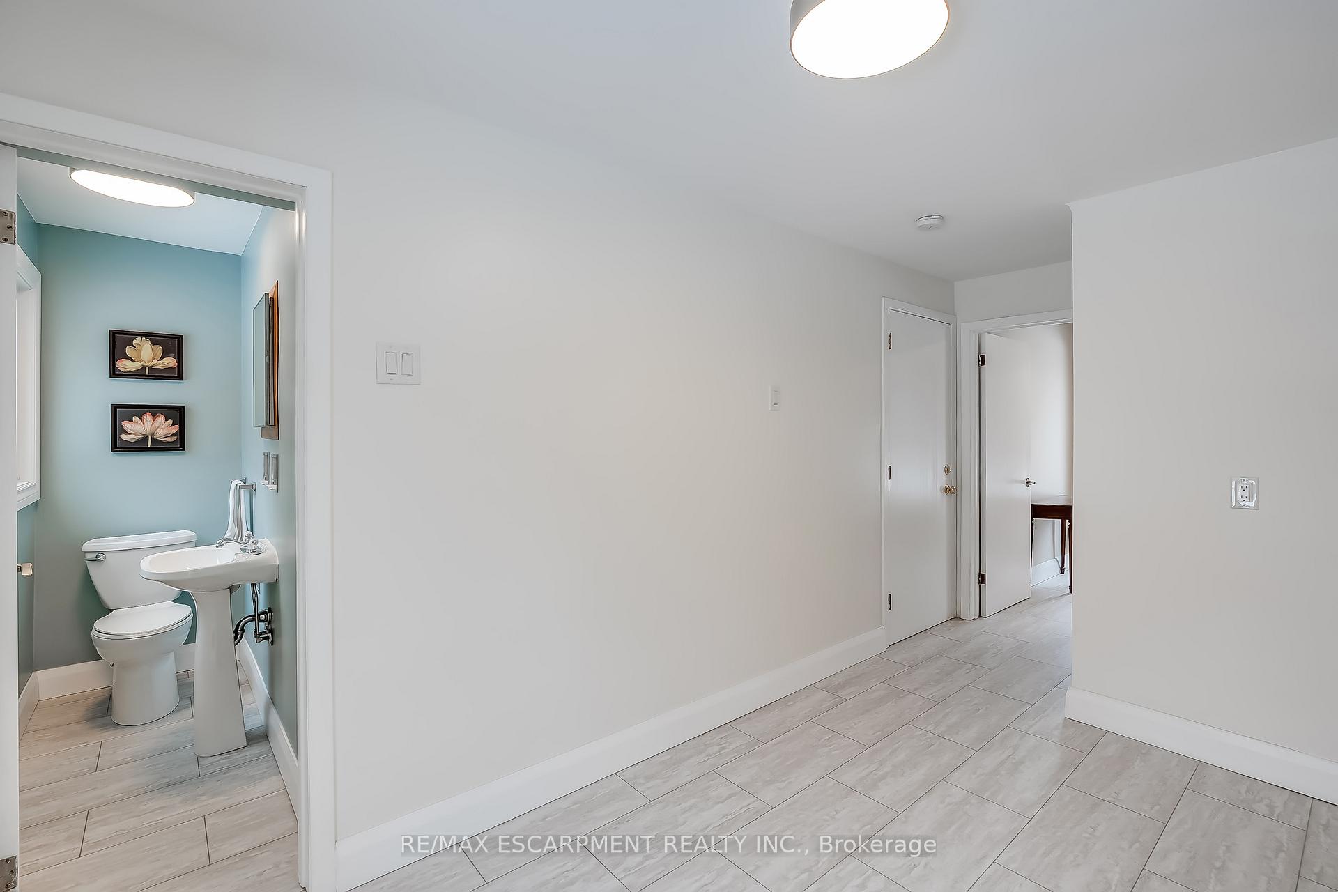 Photo 29 of 368 East Side Crescent, Burlington, Brant — HOMEH