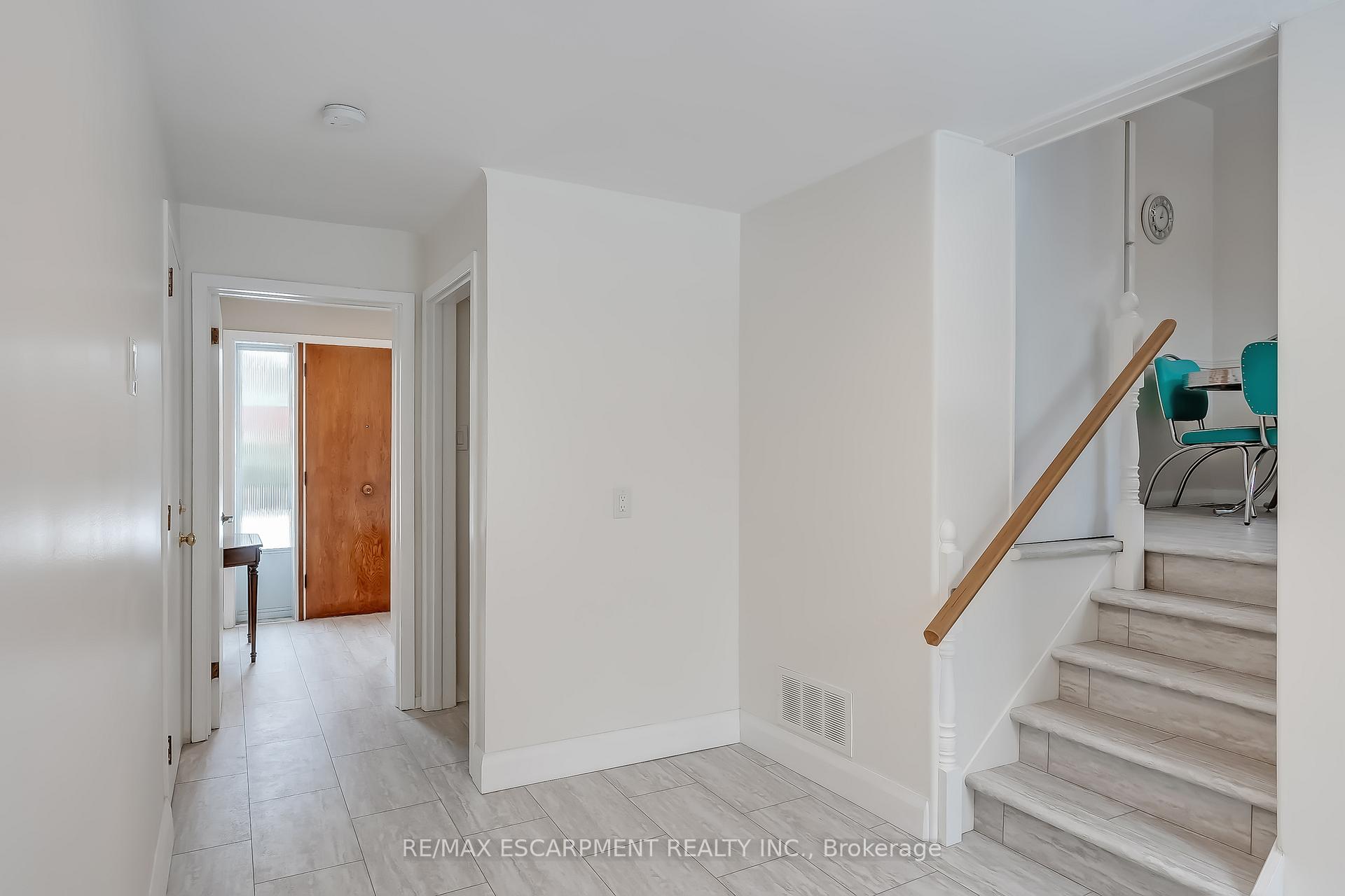 Photo 30 of 368 East Side Crescent, Burlington, Brant — HOMEH